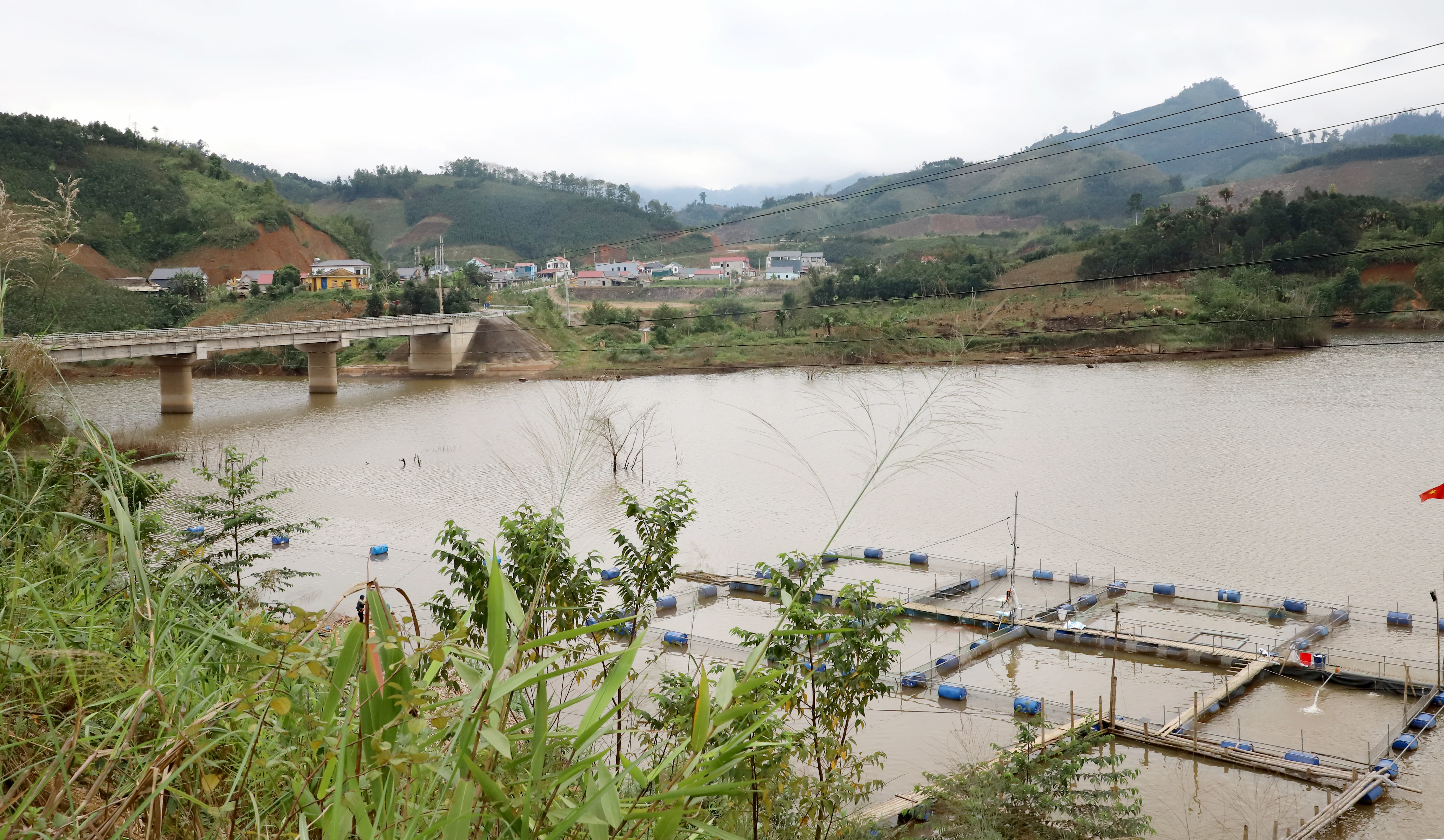 Trung Sơn đi lên từ khó khăn