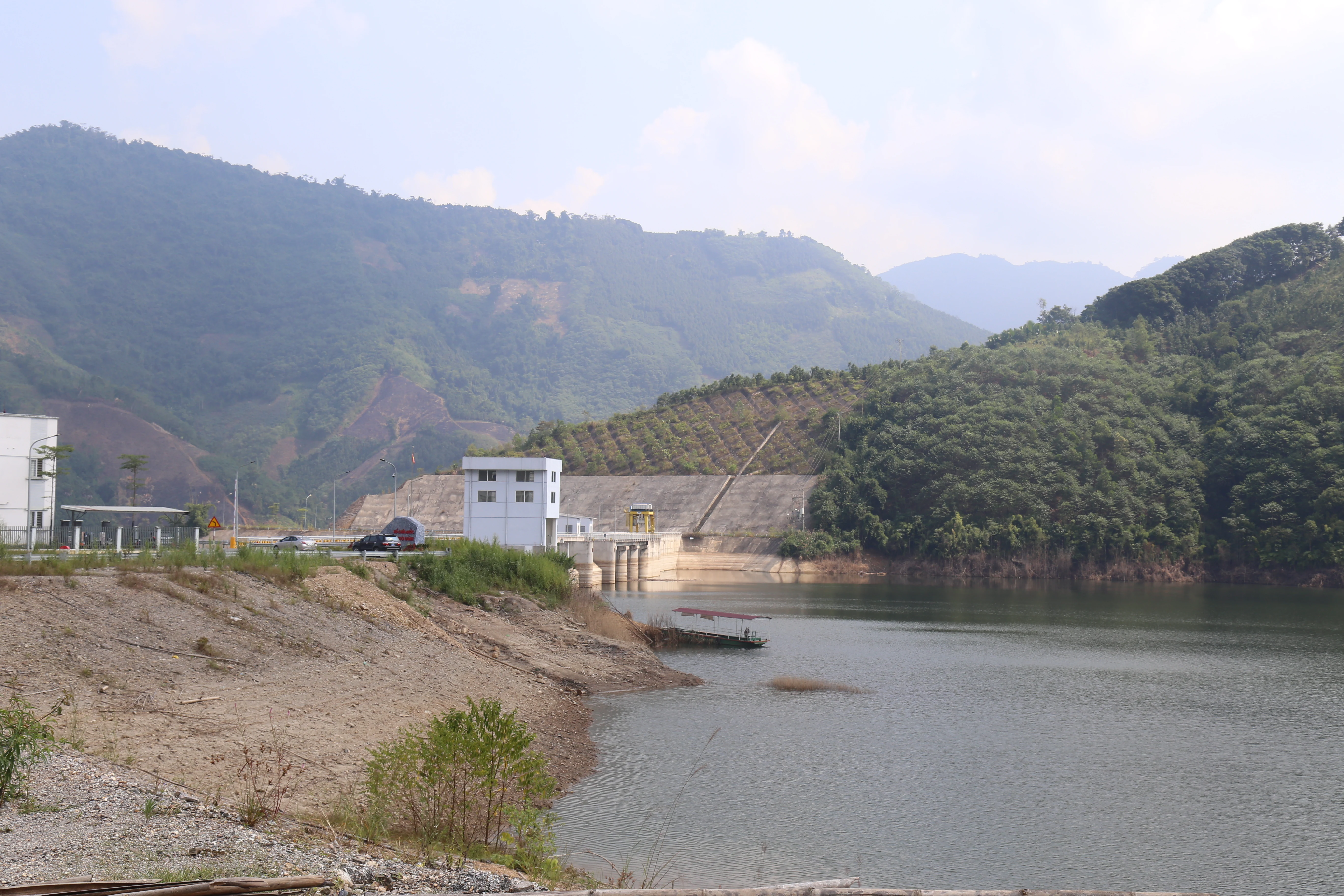 Trung Sơn đi lên từ khó khăn