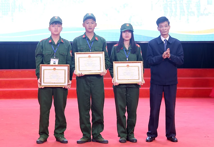 Bế mạc Hội thi Giáo dục quốc phòng và an ninh học sinh THPT tỉnh Phú Thọ năm 2024