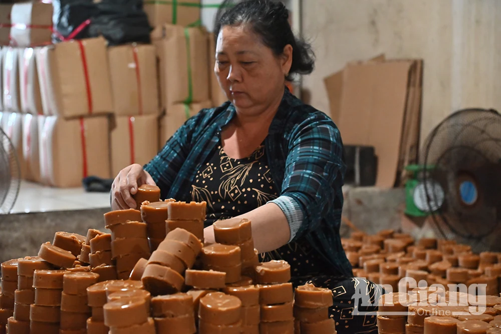 Rộn ràng mùa lấy mật thốt nốt