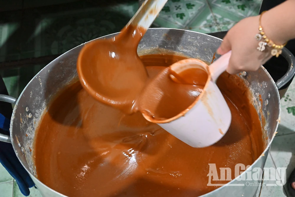 Rộn ràng mùa lấy mật thốt nốt