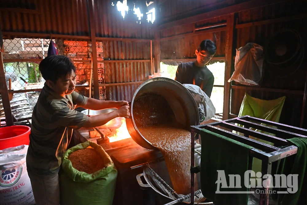 Rộn ràng mùa lấy mật thốt nốt