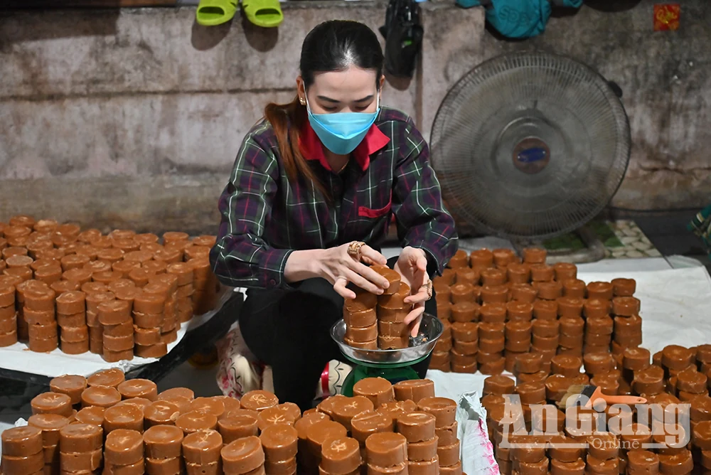 Rộn ràng mùa lấy mật thốt nốt