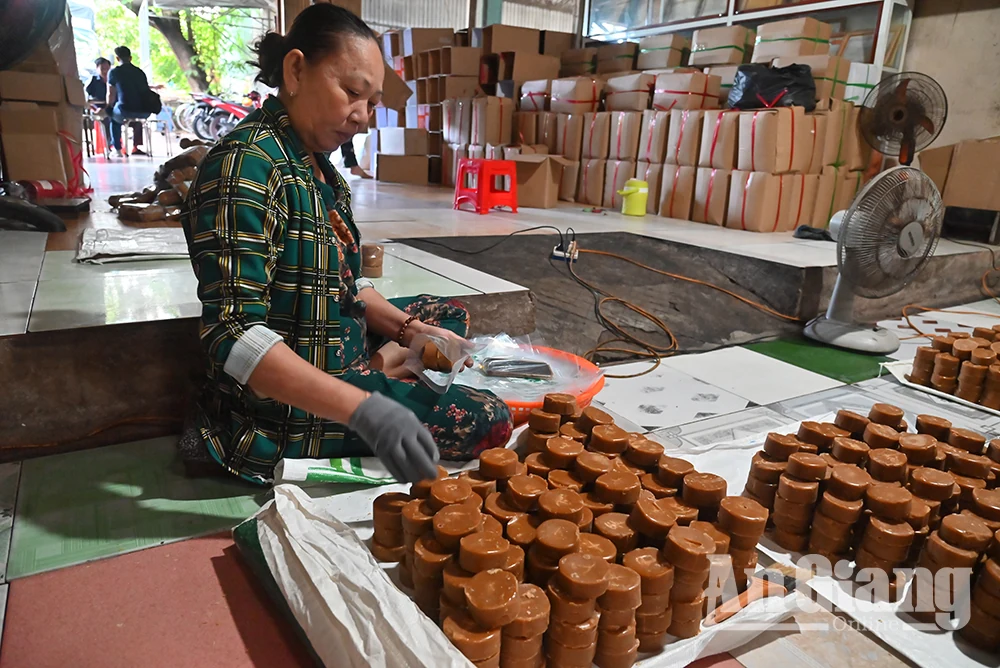 Rộn ràng mùa lấy mật thốt nốt