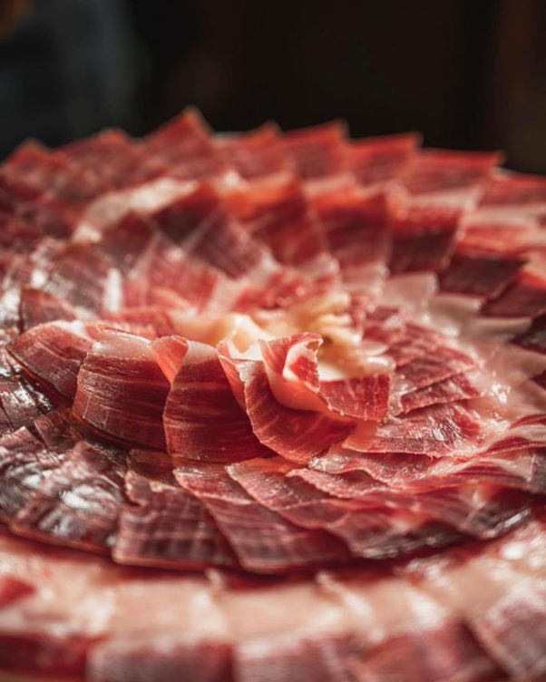 Nâng tầm Quà Tết Ất Tỵ 2025 với Đùi Heo Muối Iberico thượng hạng