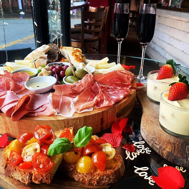 Nâng tầm Quà Tết Ất Tỵ 2025 với Đùi Heo Muối Iberico thượng hạng