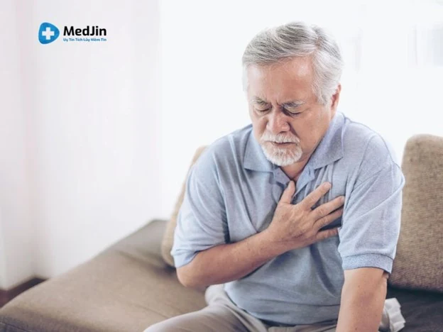 Đau ngực kiểu màng phổi là gì? có nguy hiểm không?