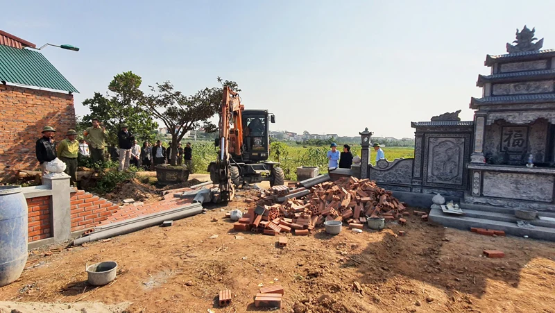 Chấn chỉnh tình trạng lấn chiếm đất nông nghiệp xây dựng lăng mộ tại xã Tứ Xã