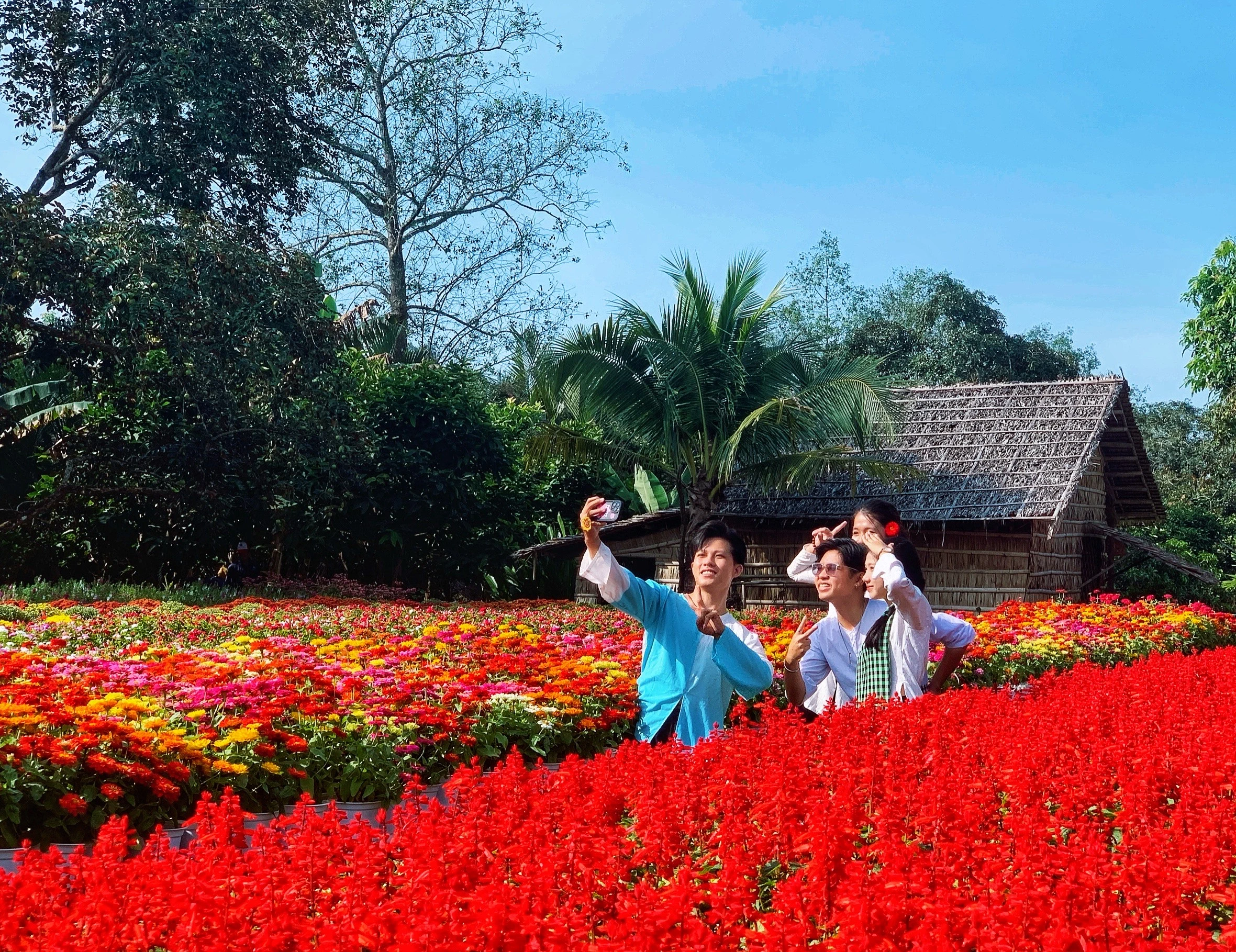 Nhiều nét mới ở các điểm du lịch dịp Tết Ất Tỵ Nhiều nét mới ở các điểm du lịch dịp Tết Ất Tỵ