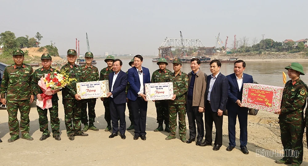 Chủ tịch UBND tỉnh Bùi Văn Quang thăm, chúc Tết Binh đoàn 12 - Bộ Quốc phòng và Lữ đoàn Công binh 249