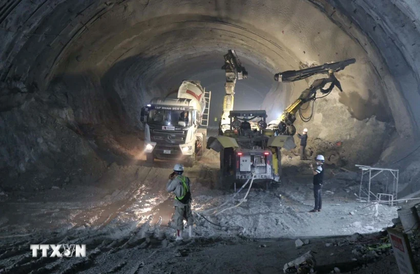 Lập các Đoàn kiểm tra, tháo gỡ vướng mắc liên quan các dự án giao thông trọng điểm