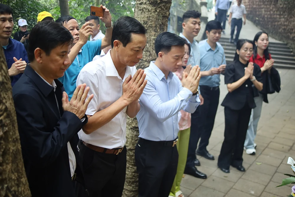 Hội Doanh nhân trẻ các tỉnh: Dâng hương “Hướng về Đất Tổ”