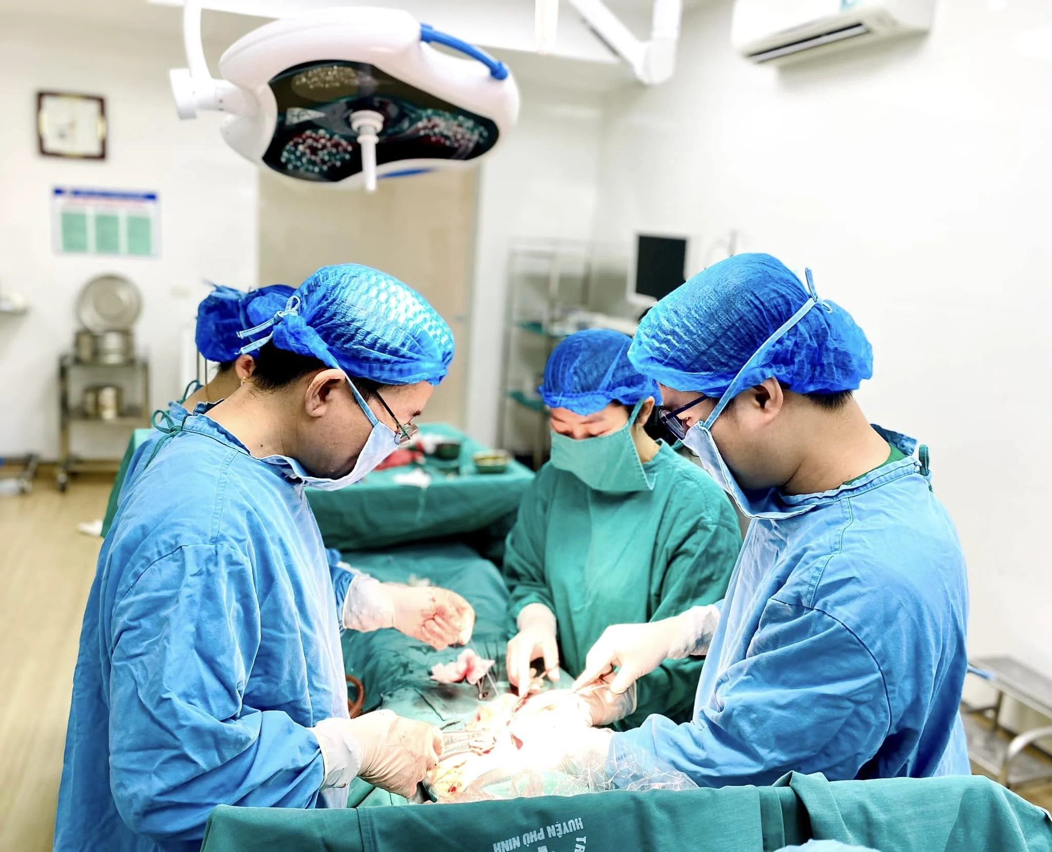 Cứu sống sản phụ bị vỡ tử cung khi mang thai 14 tuần