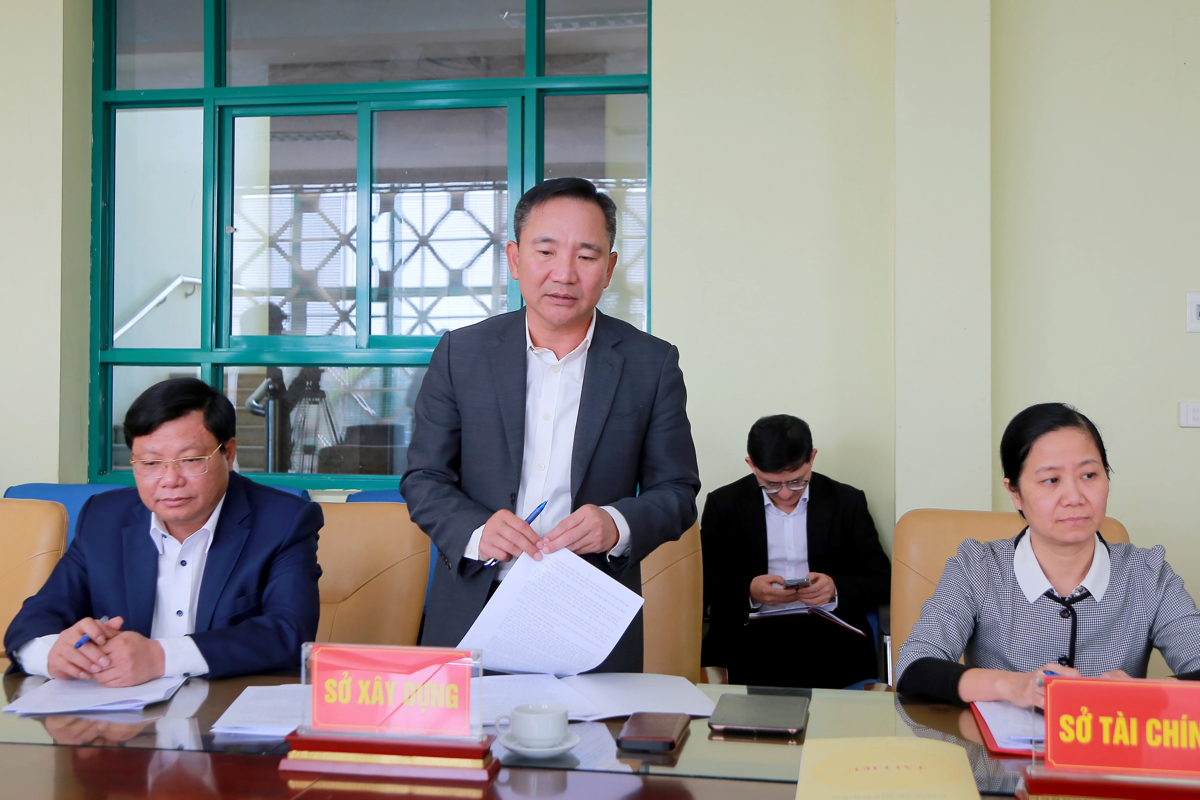 Chủ tịch UBND tỉnh Bùi Văn Quang làm việc với Ban quản lý dự án đầu tư xây dựng tỉnh