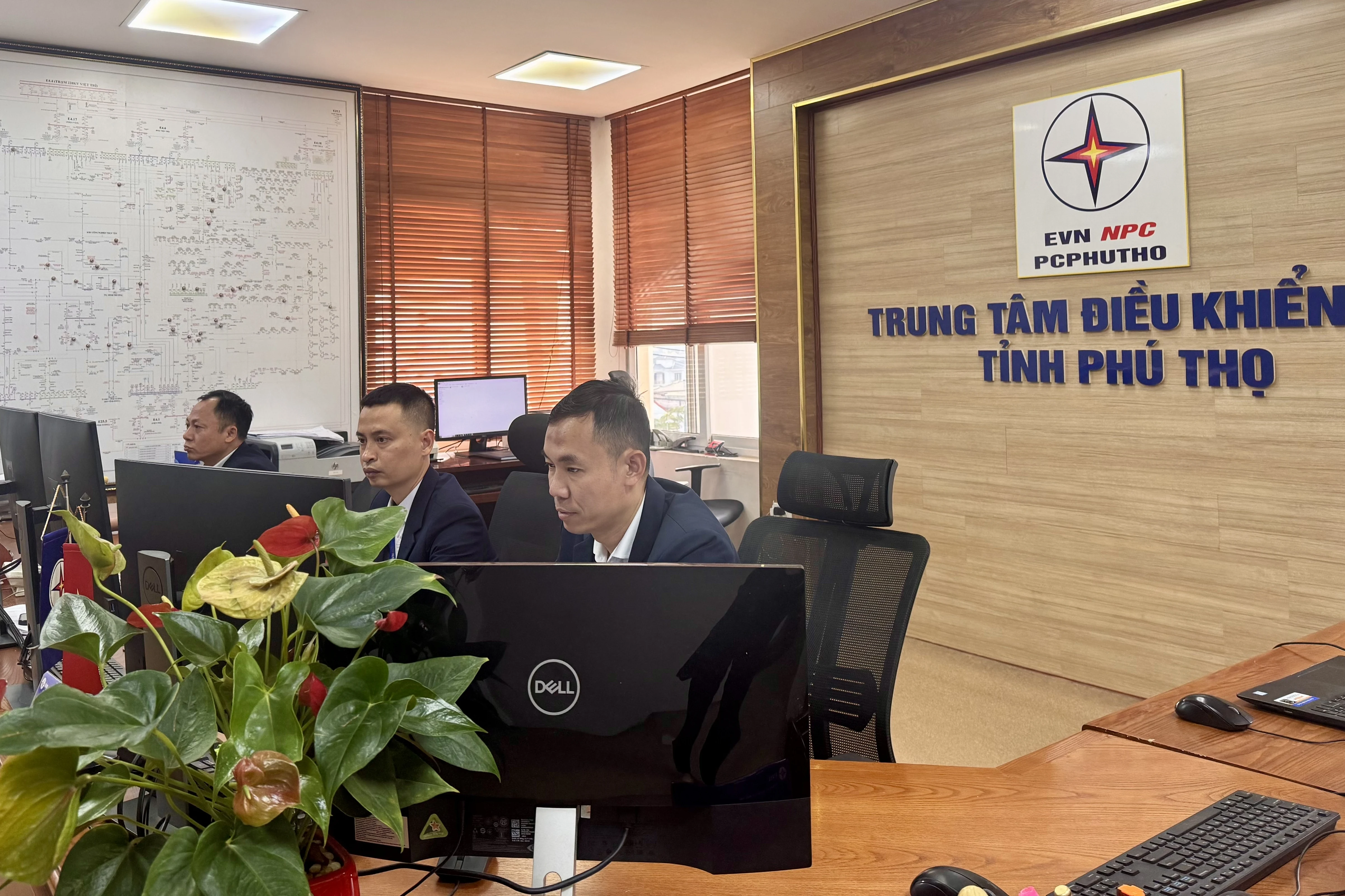 Đảm bảo cung cấp điện dịp Giỗ Tổ