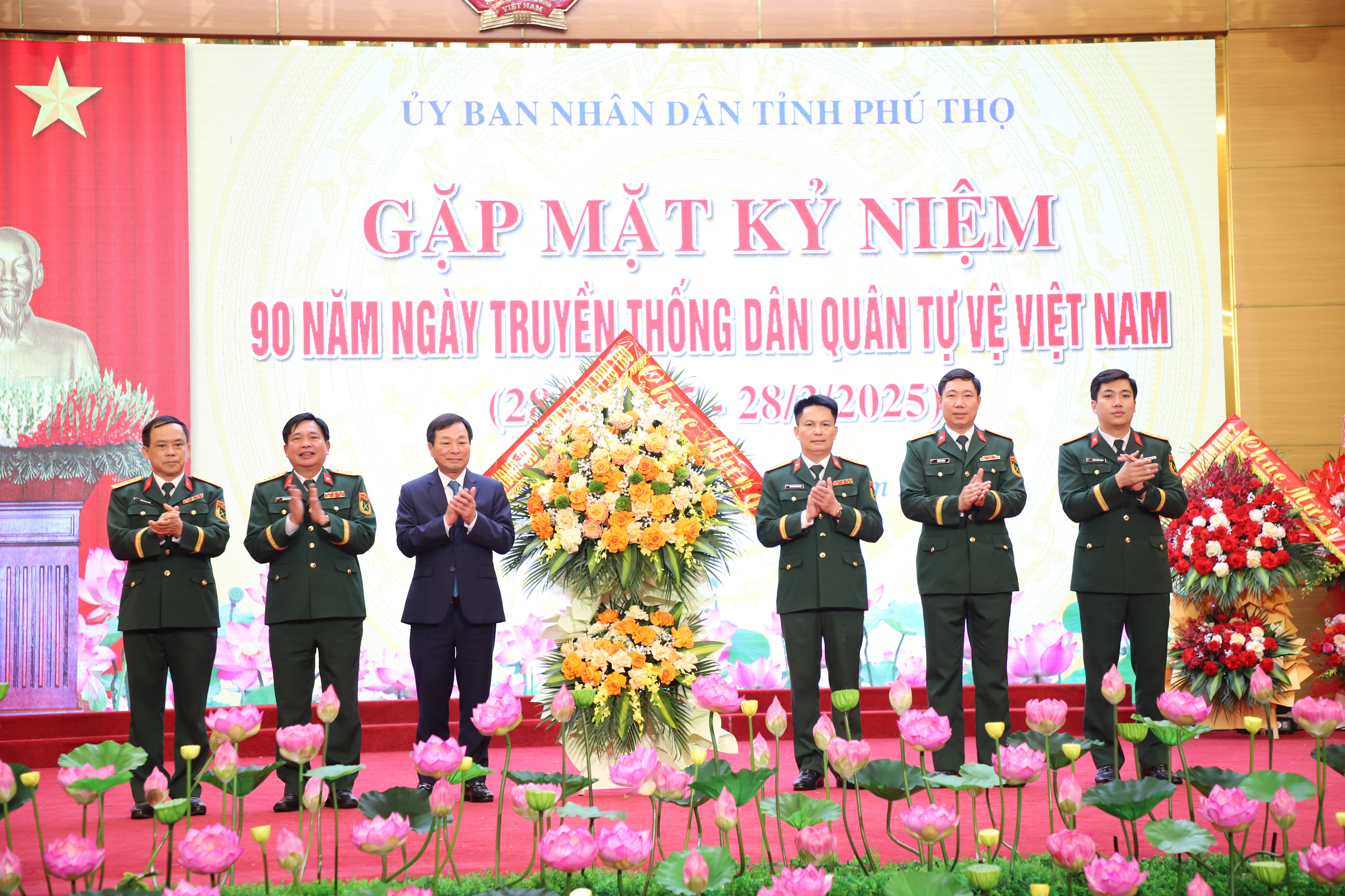 Gặp mặt kỷ niệm 90 năm Ngày truyền thống Dân quân tự vệ Việt Nam