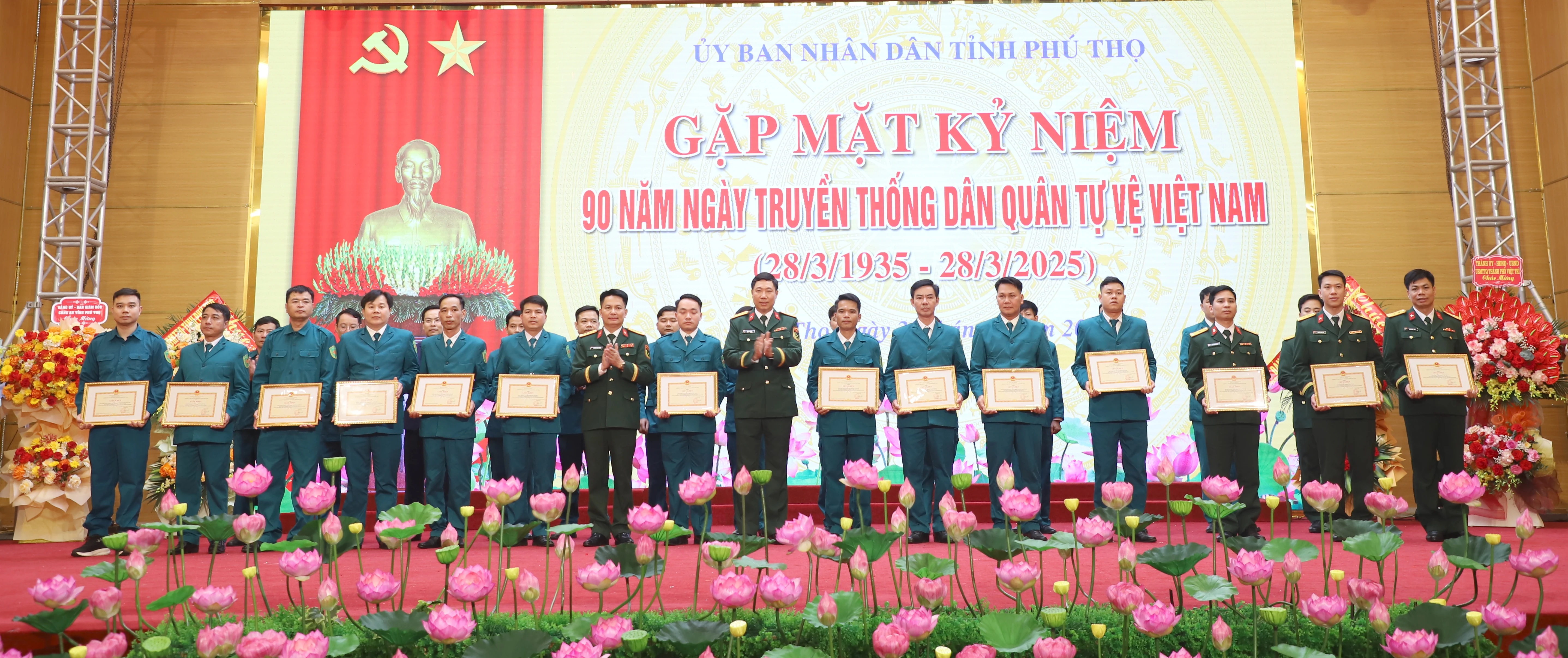Gặp mặt kỷ niệm 90 năm Ngày truyền thống Dân quân tự vệ Việt Nam