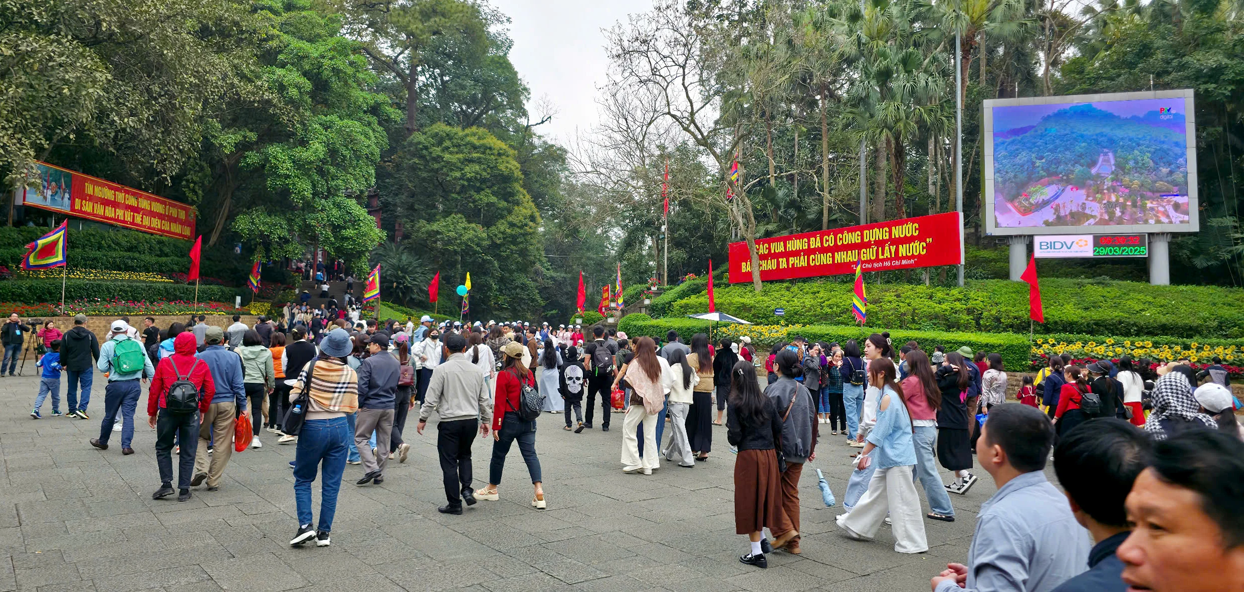 Đền Hùng trước ngày chính lễ