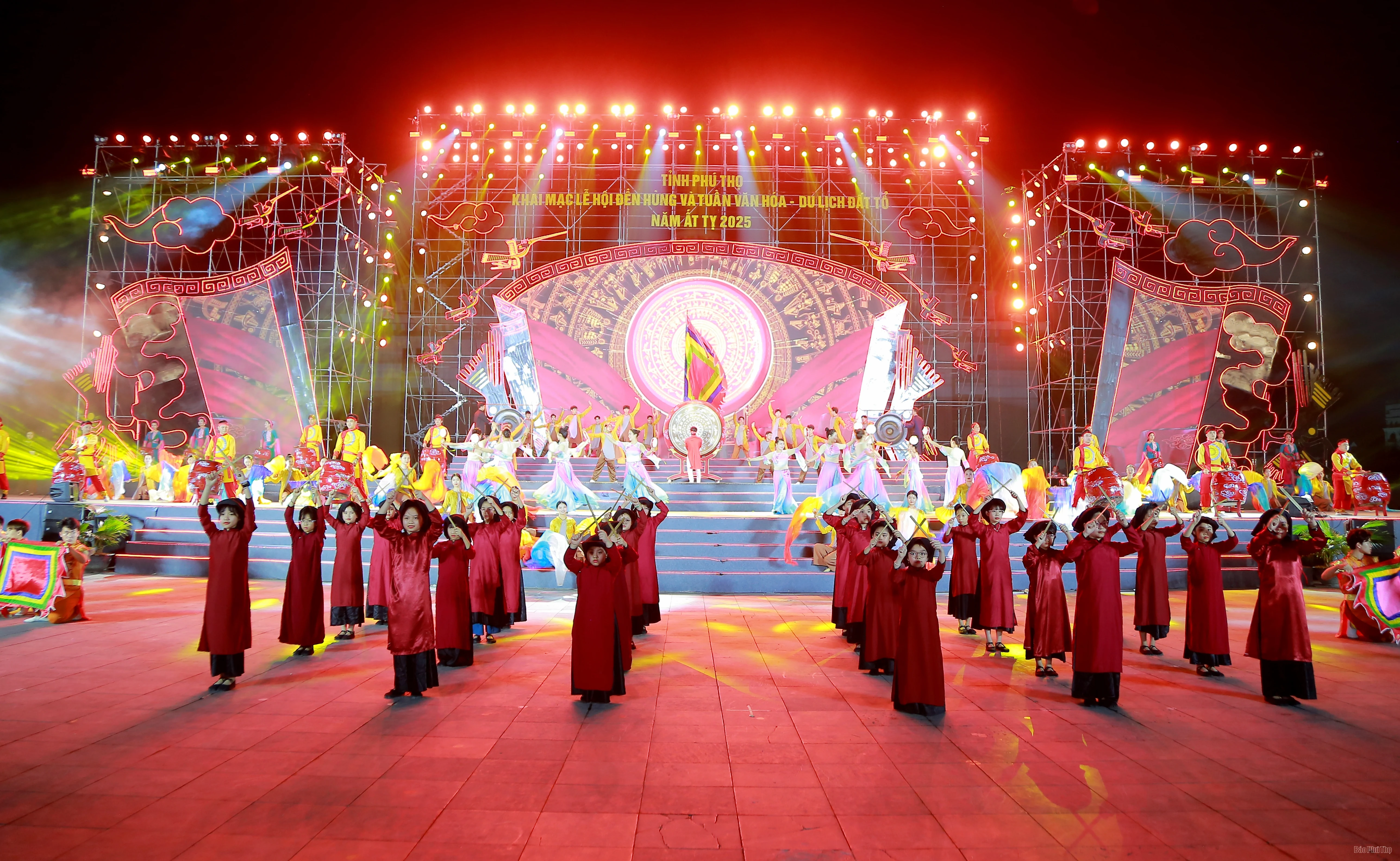 Tổng duyệt chương trình nghệ thuật khai mạc Lễ hội Đền Hùng và Tuần Văn hóa - Du lịch Đất Tổ năm Ất Tỵ 2025​