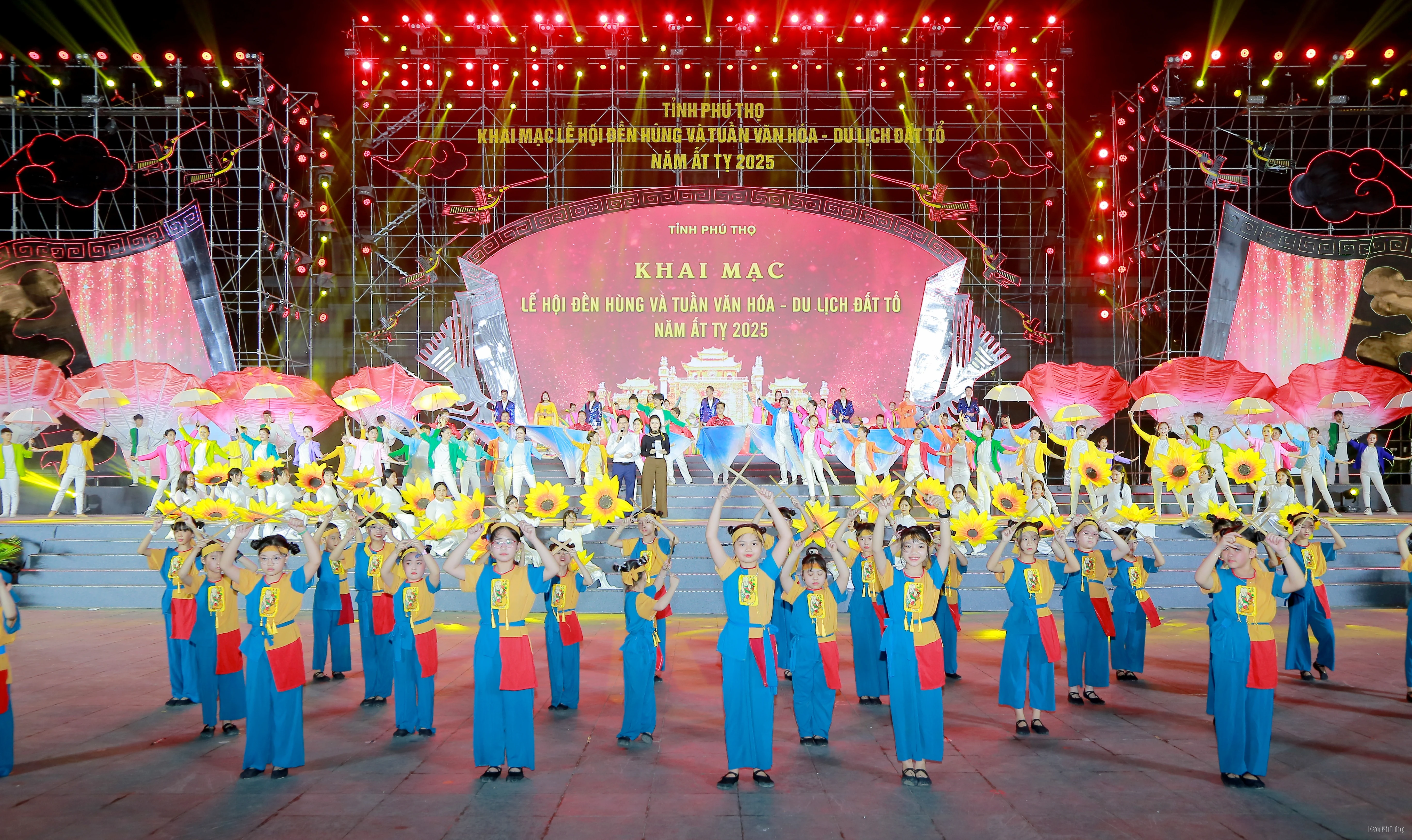 Tổng duyệt chương trình nghệ thuật khai mạc Lễ hội Đền Hùng và Tuần Văn hóa - Du lịch Đất Tổ năm Ất Tỵ 2025​