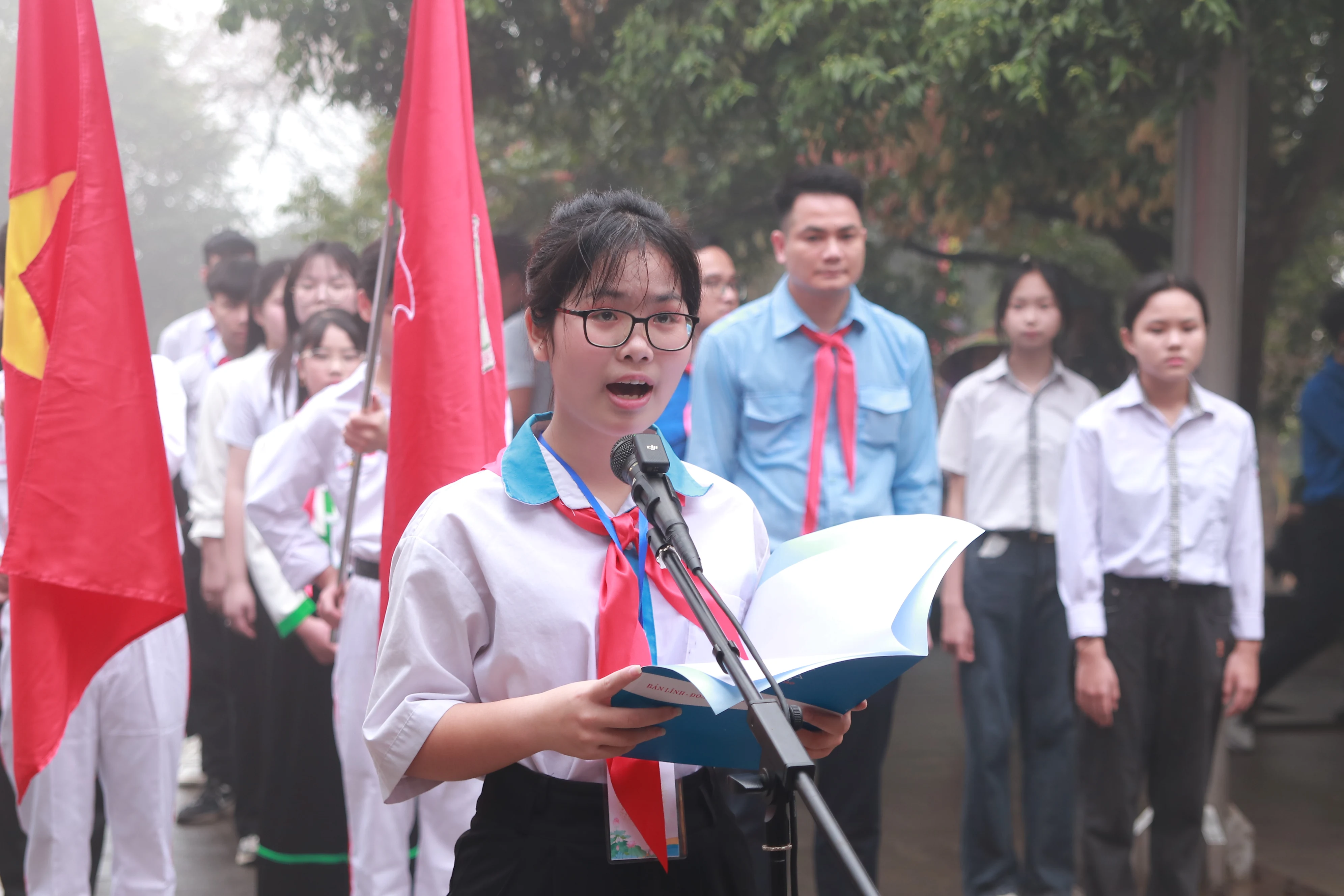 Đoàn đại biểu Cháu ngoan Bác Hồ tỉnh dâng hương tưởng nhớ các Vua Hùng