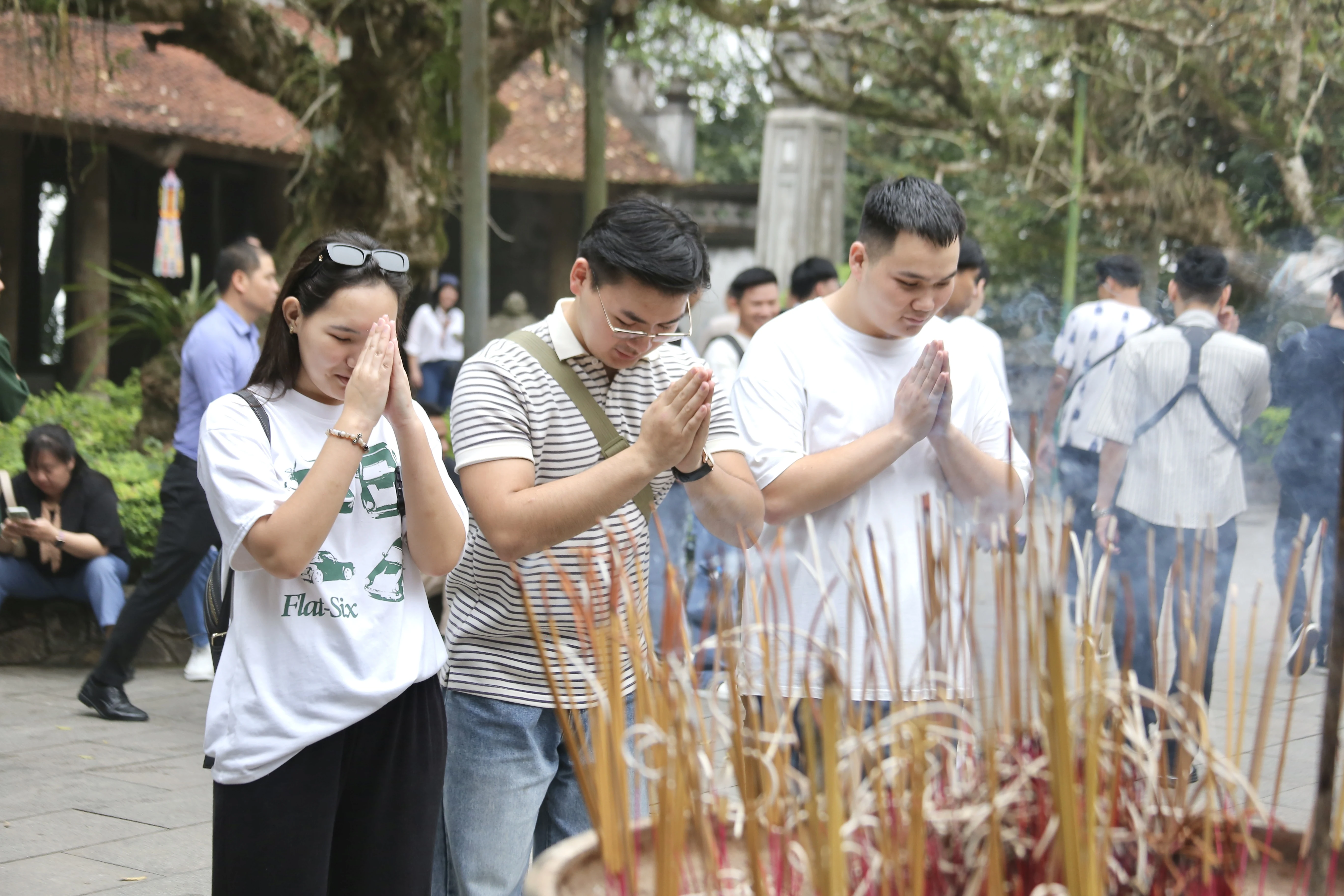 Đoàn sinh viên quốc tế hành hương về Đền Hùng