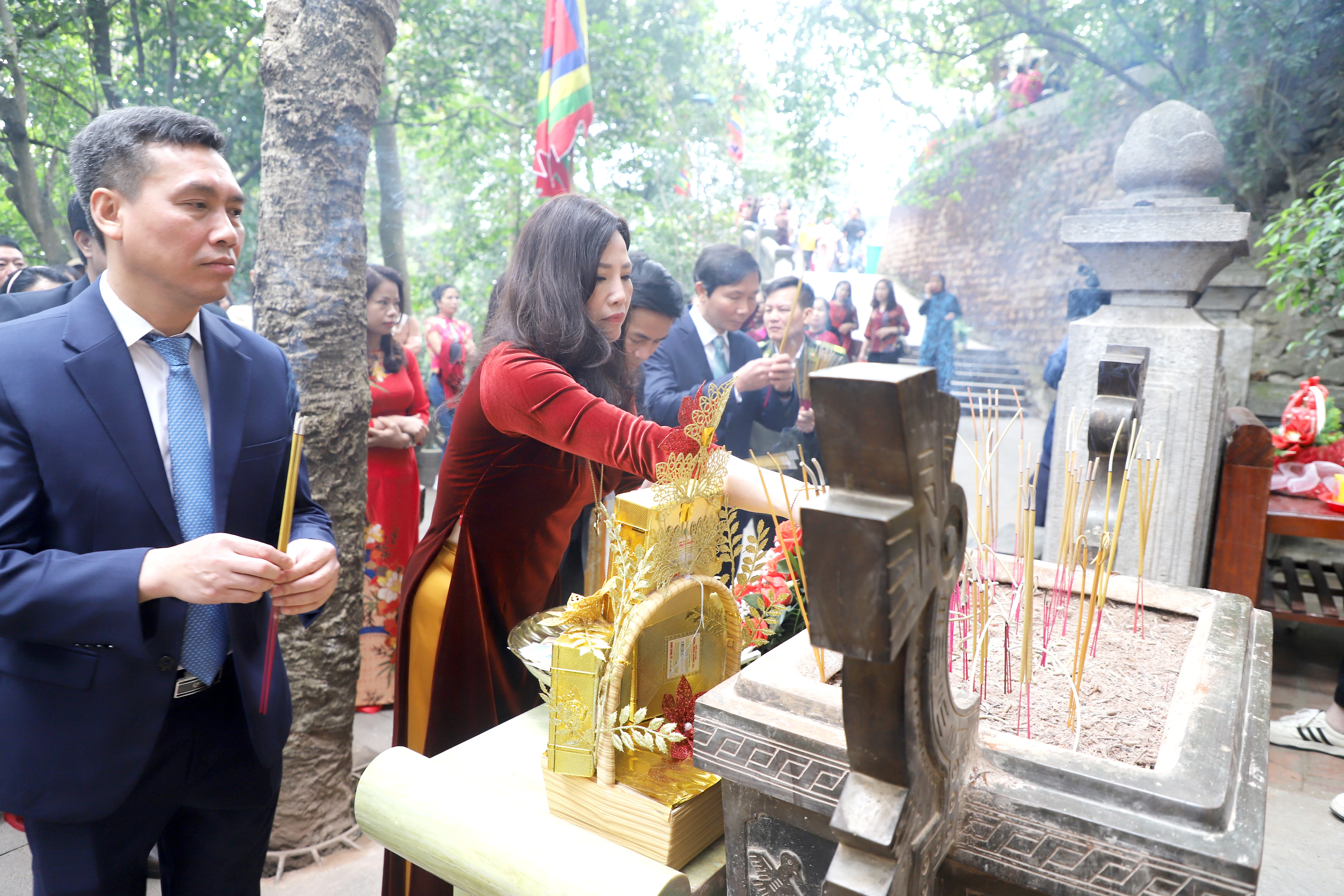 Huyện Thanh Ba dâng hương tưởng niệm các Vua Hùng
