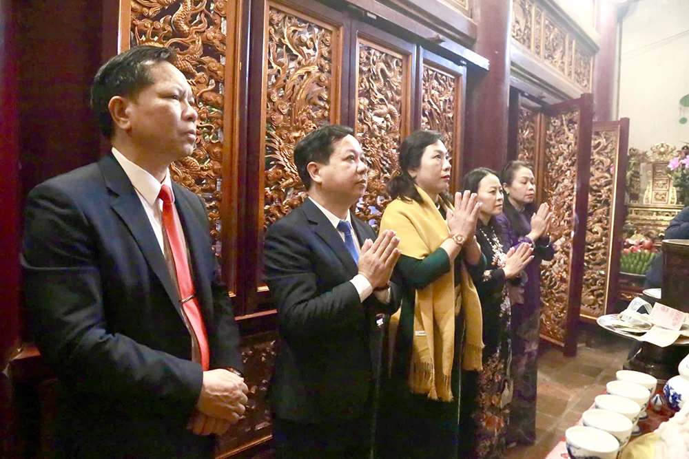 Huyện Yên Lập dâng hương tưởng niệm các Vua Hùng