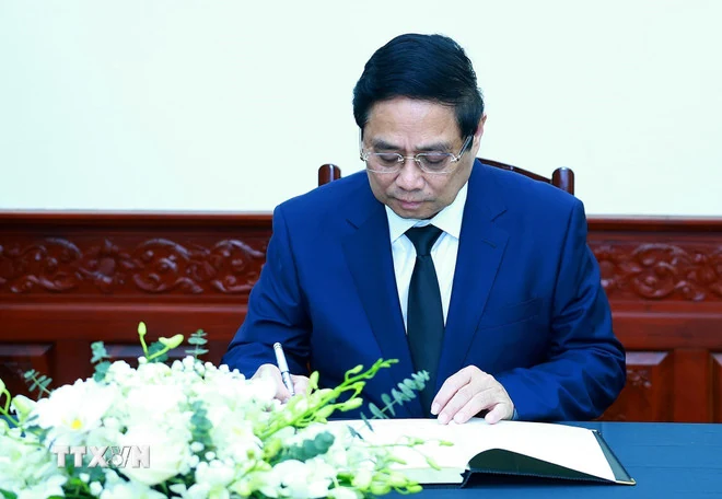 Lãnh đạo cấp cao Đảng, Nhà nước viếng đồng chí Khamtay Siphandone