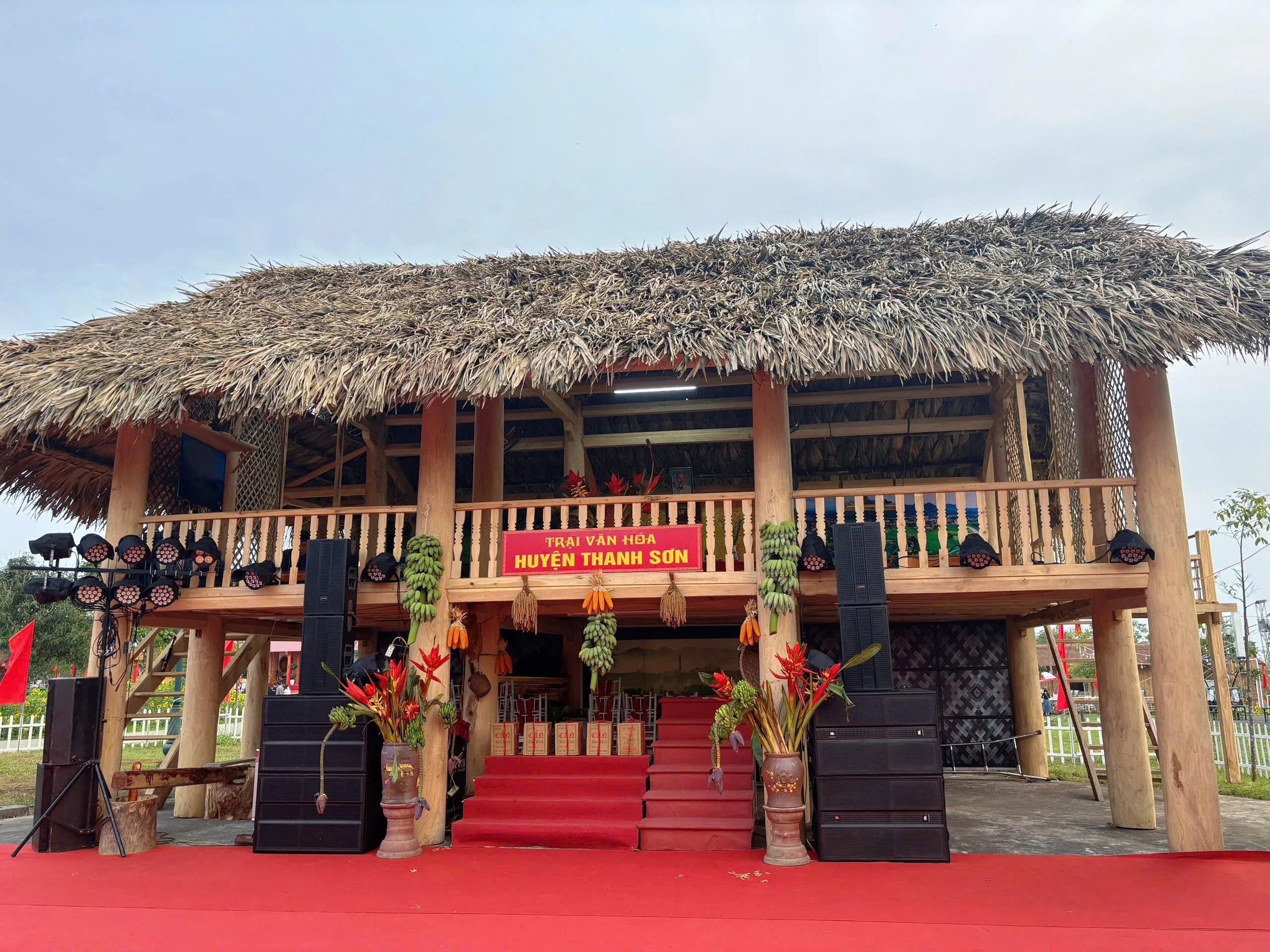 Độc đáo kiến trúc trại văn hoá của các huyện, thành, thị