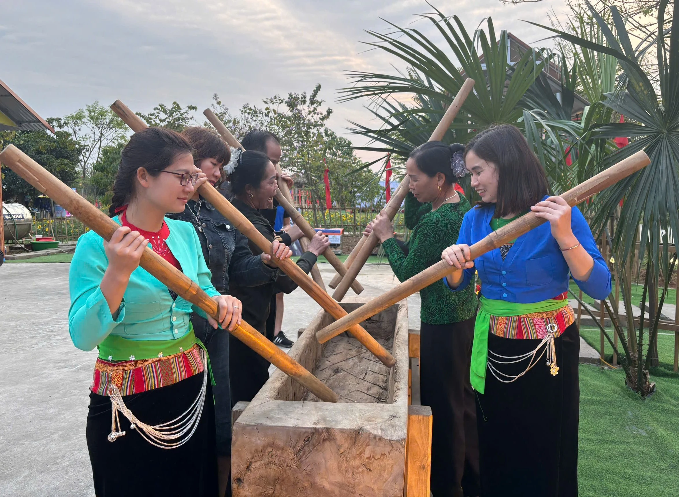 Độc đáo kiến trúc trại văn hoá của các huyện, thành, thị