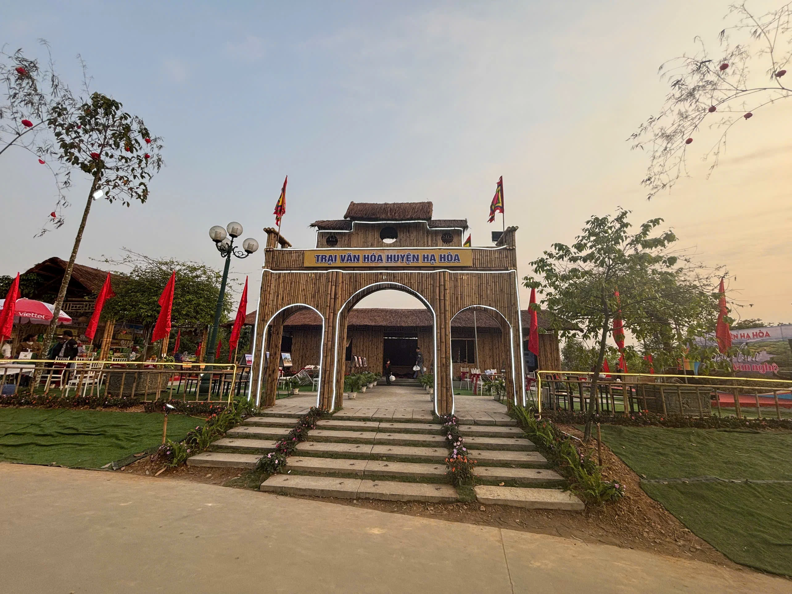 Độc đáo kiến trúc trại văn hoá của các huyện, thành, thị