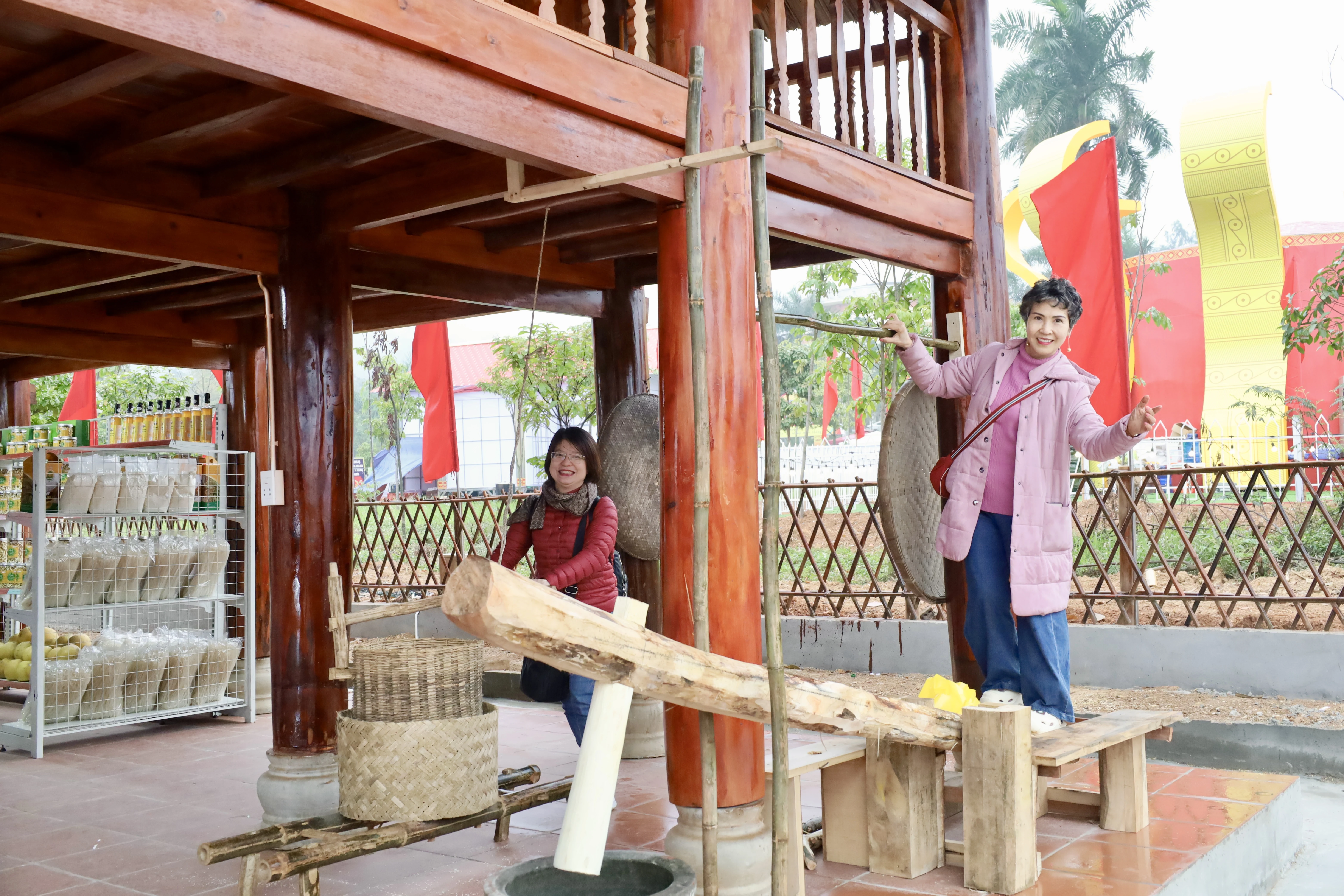 Vui hội Đền Hùng