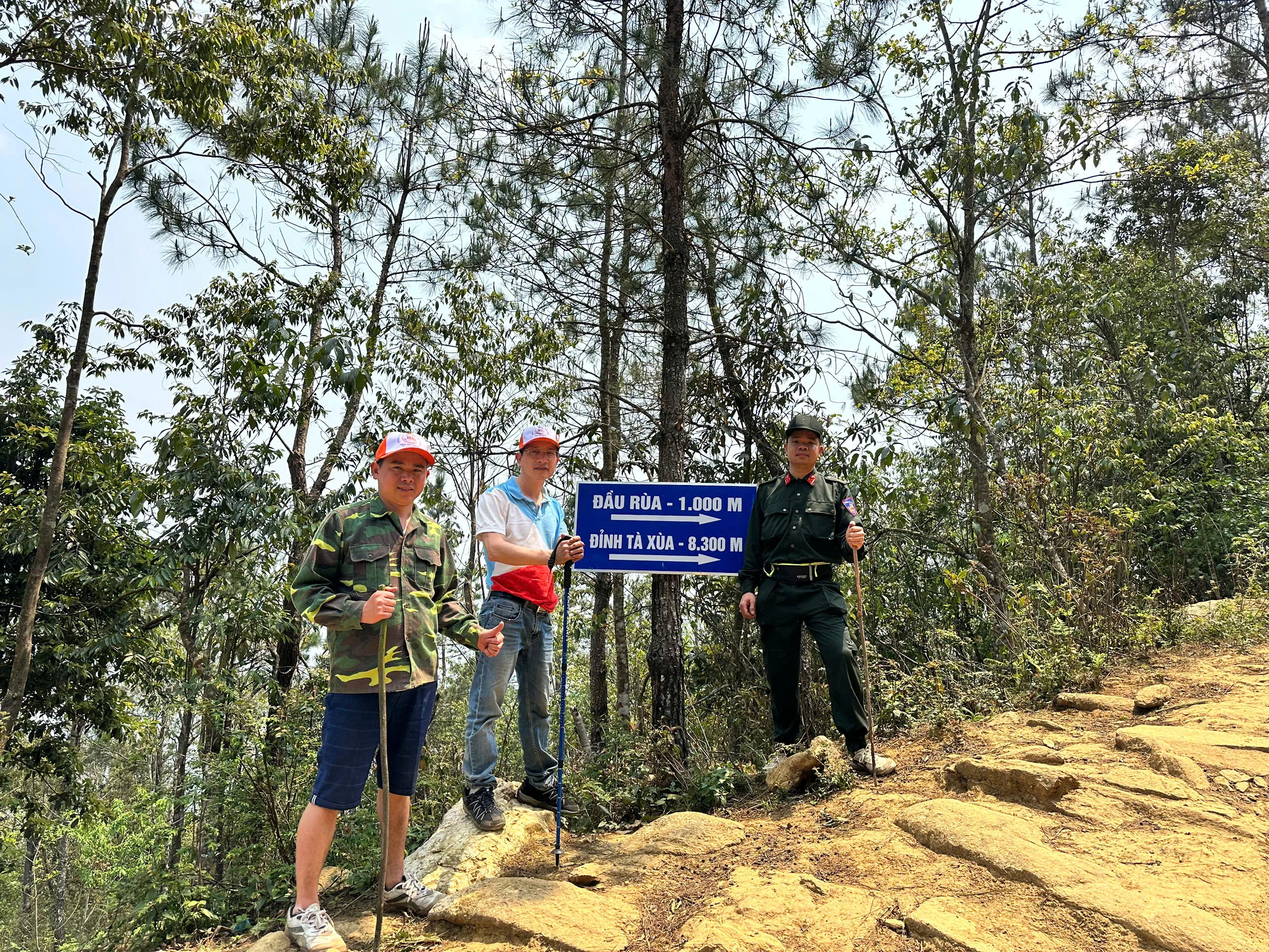 Hơn 100 phóng viên, nhà báo sẵn sàng chinh phục đỉnh Tà Xùa