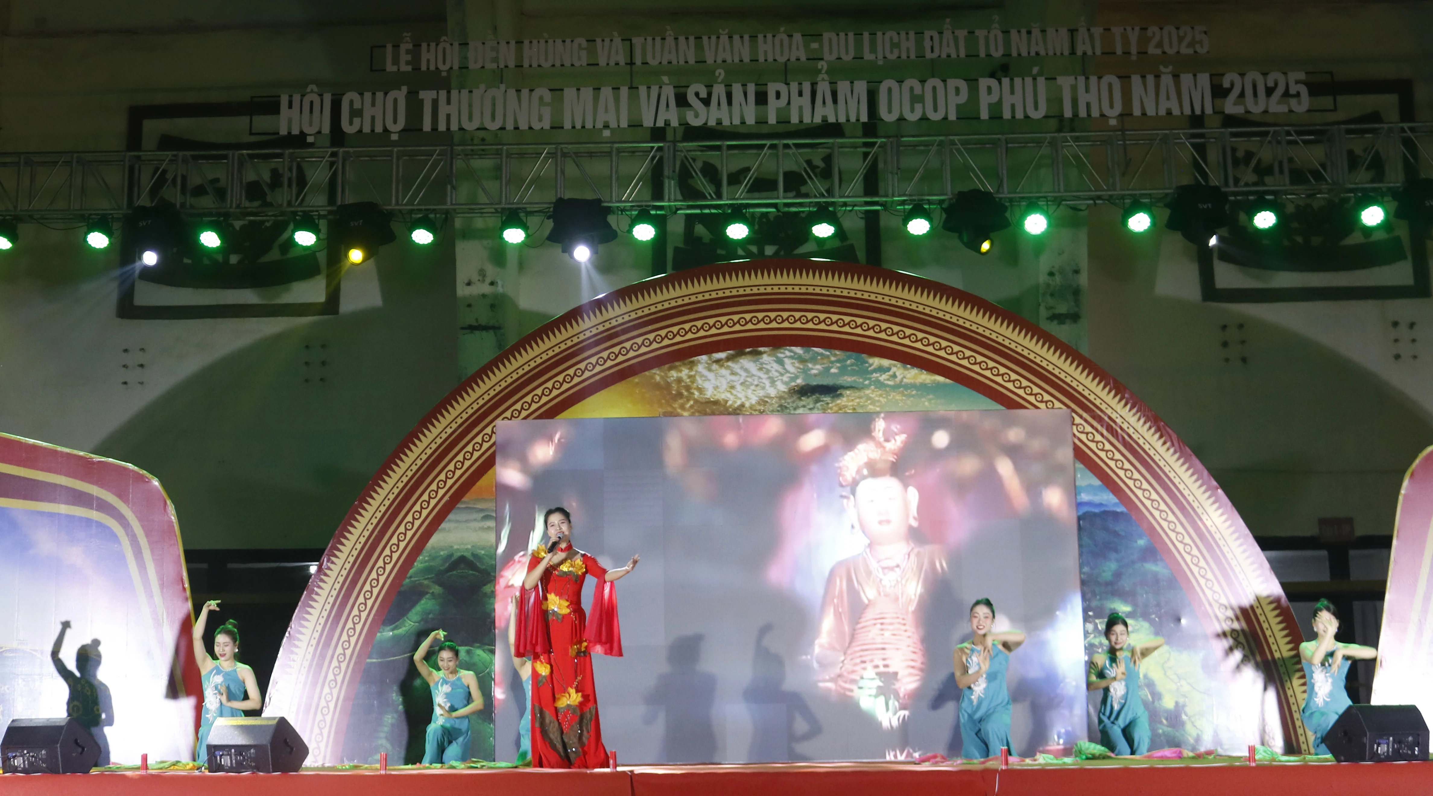 Khai mạc Hội chợ Thương mại và sản phẩm OCOP Phú Thọ năm 2025