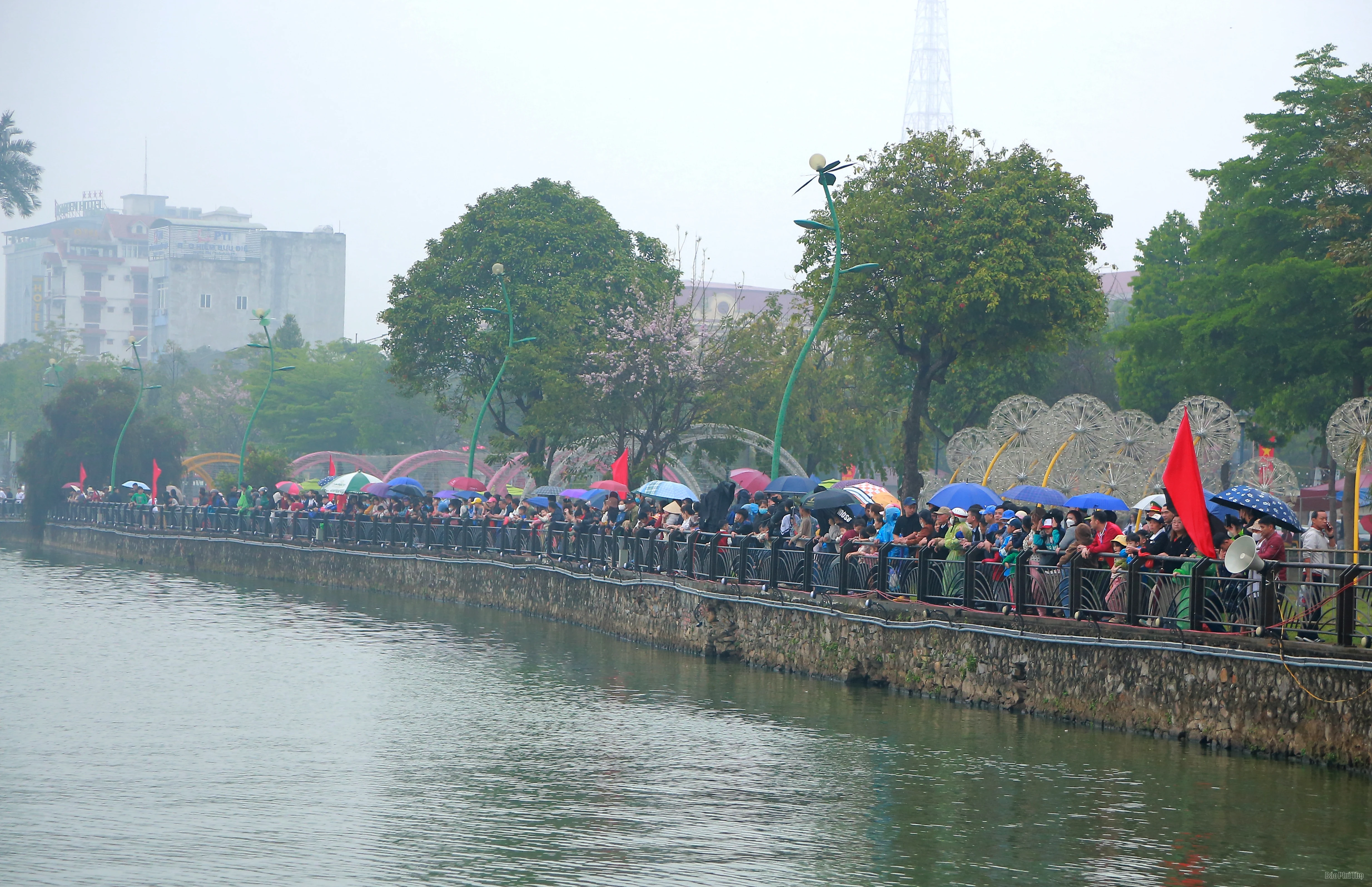 Bạch Hạc vô địch giải Bơi chải thành phố Việt Trì mở rộng