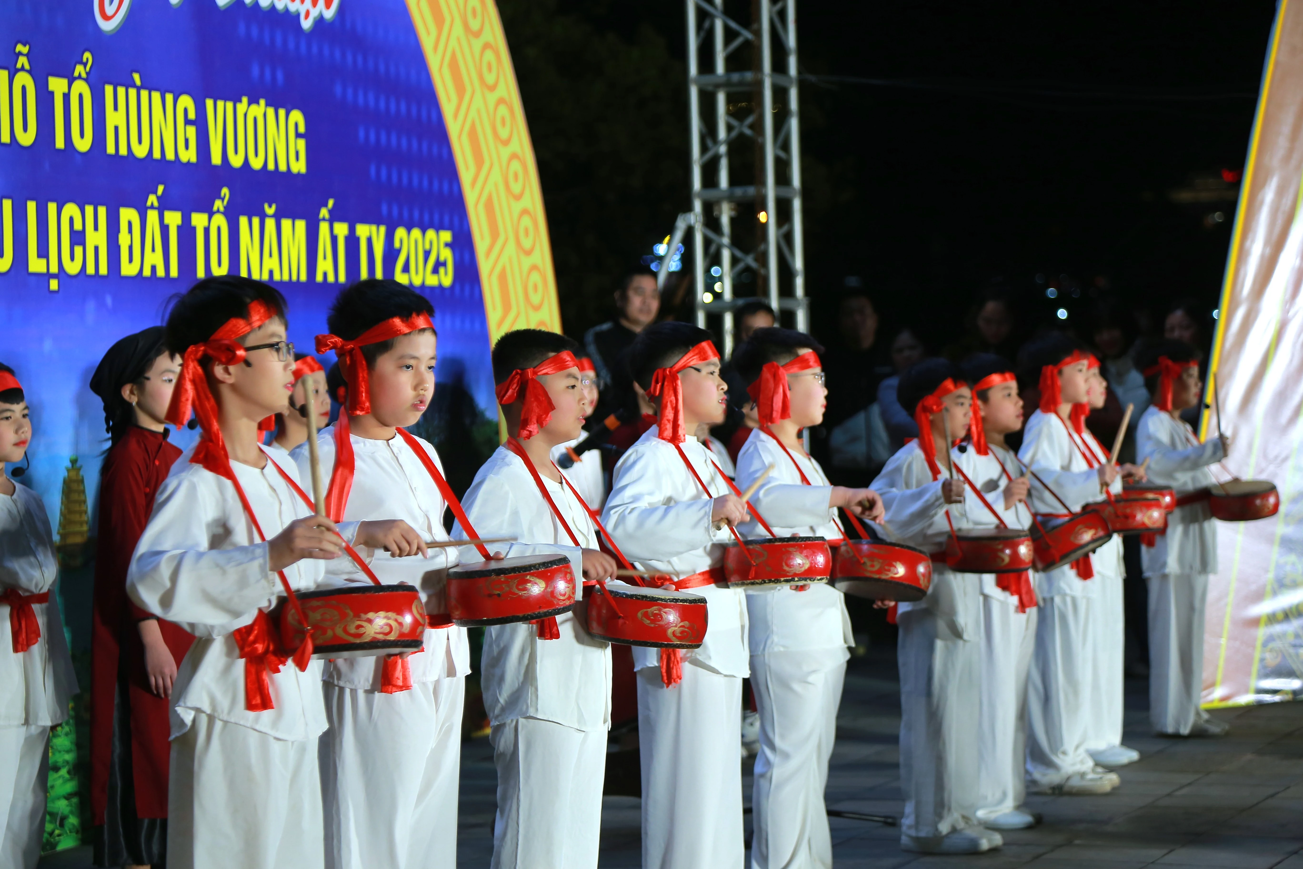 Hơn 250 học sinh TP Việt Trì tham gia chương trình Hát Xoan và Dân ca