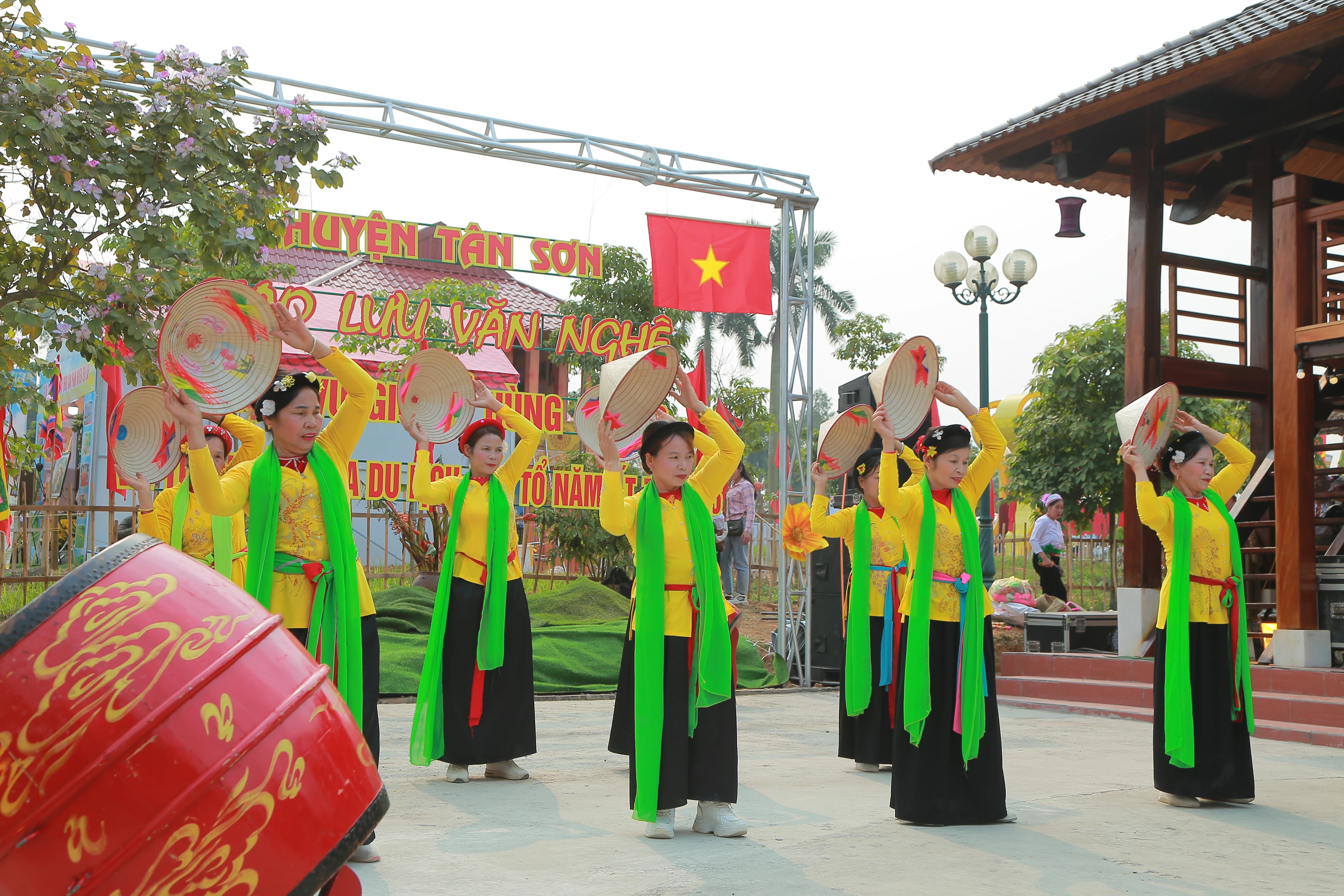 Tân Sơn: Hơn 800 người tham gia giao lưu, diễn xướng dân gian tại Lễ hội Đền Hùng