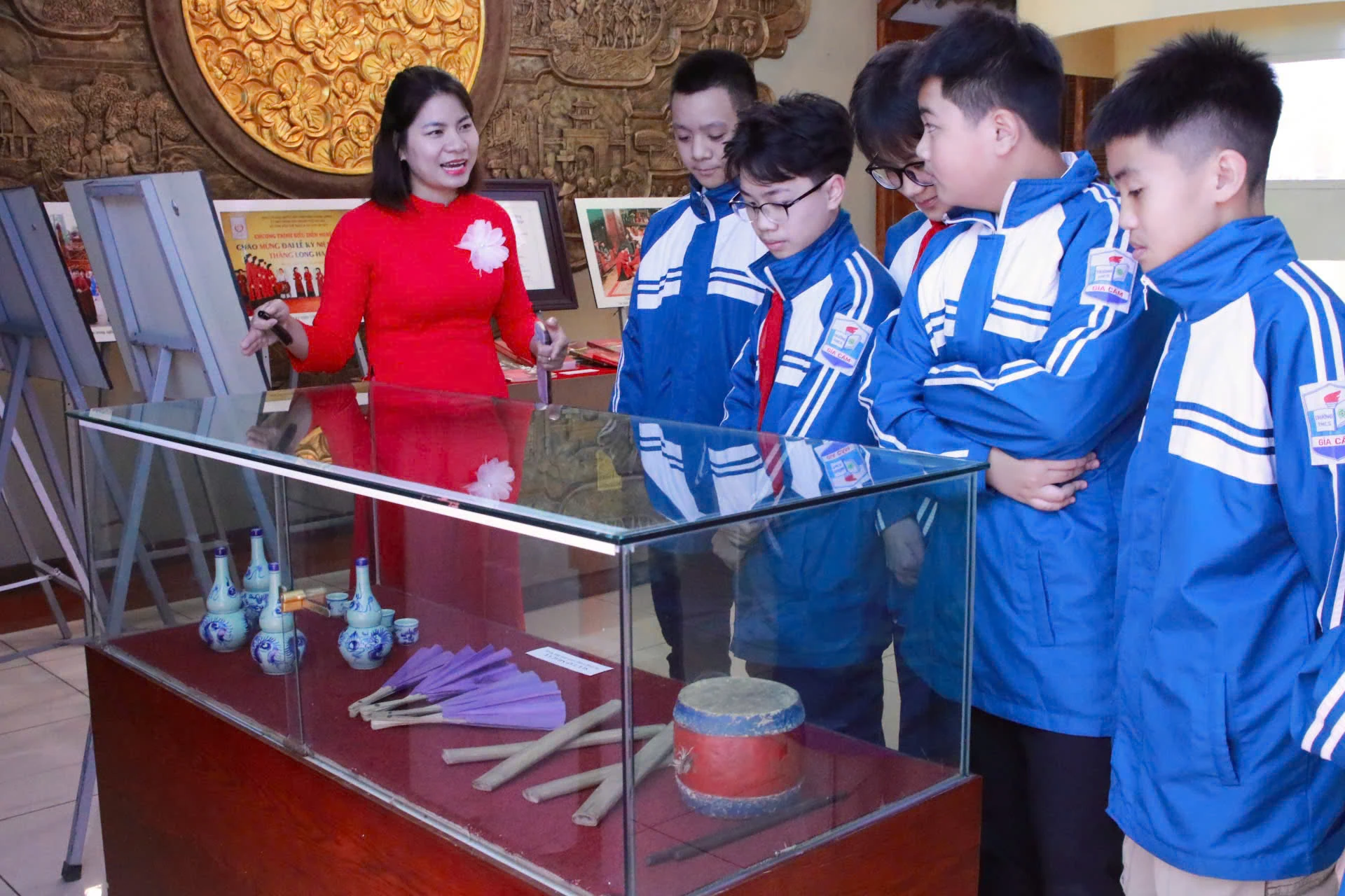 Trưng bày nhiều hiện vật, tư liệu Chuyên đề Tín ngưỡng thờ cúng Hùng Vương ở Phú Thọ