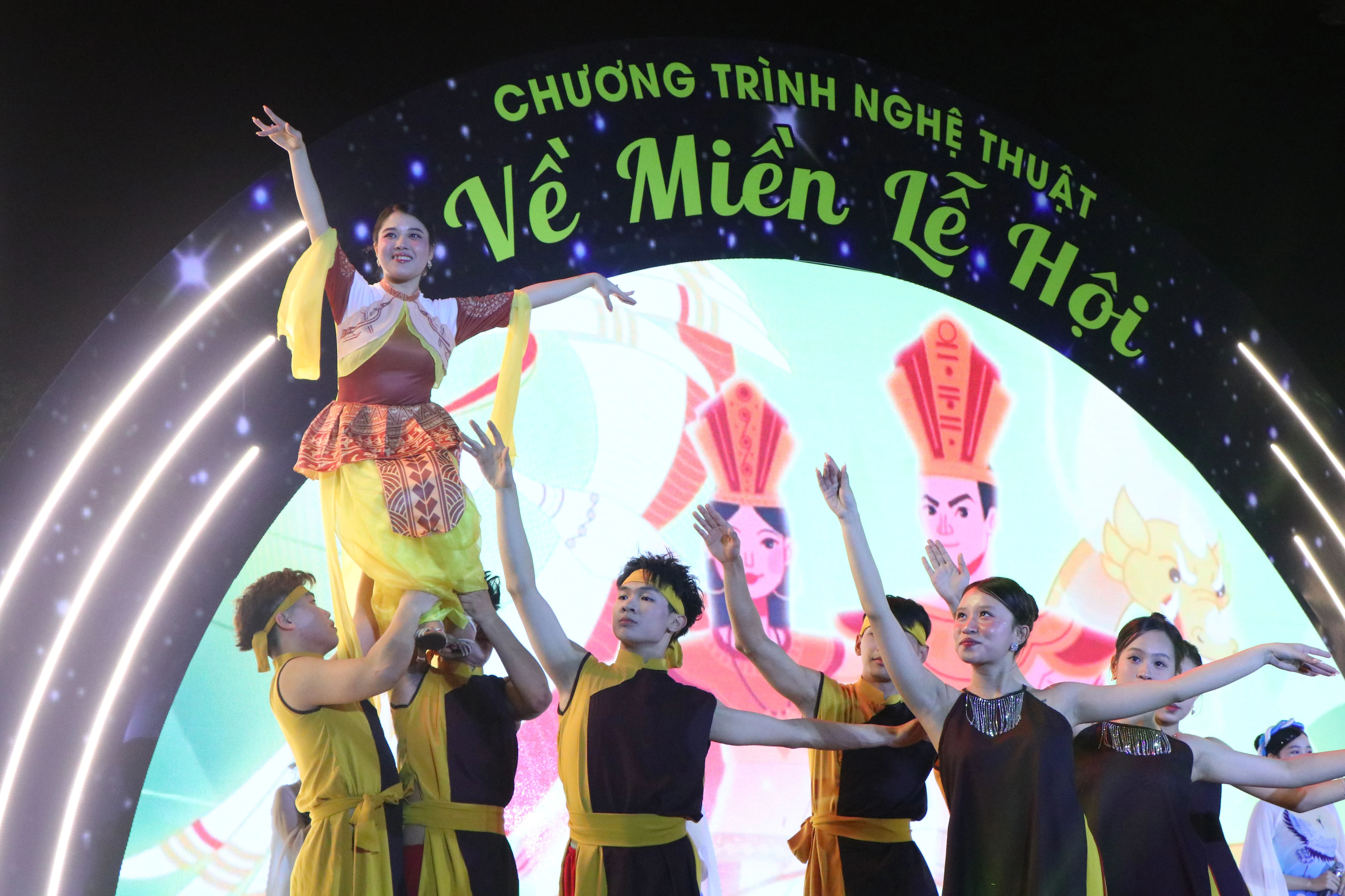 Chương trình nghệ thuật “Về miền lễ hội”