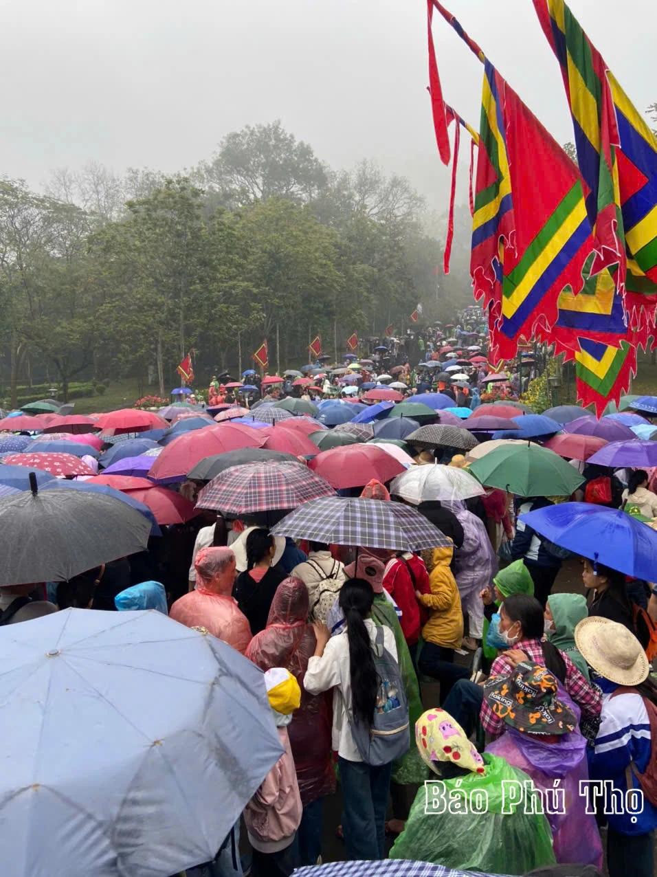 Chủ tịch nước Lương Cường dâng hương tưởng niệm các Vua Hùng