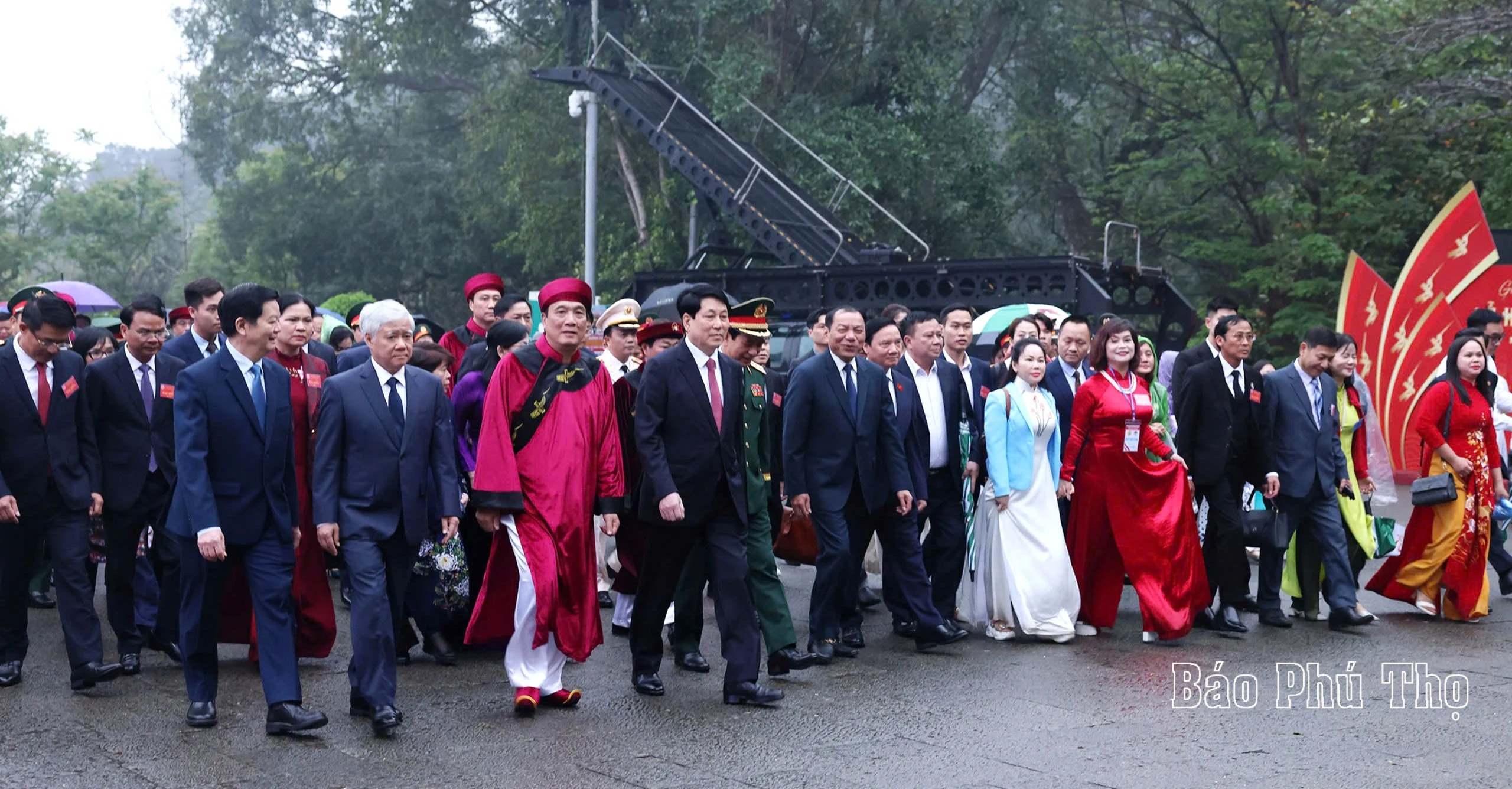 Chủ tịch nước Lương Cường dâng hương tưởng niệm các Vua Hùng