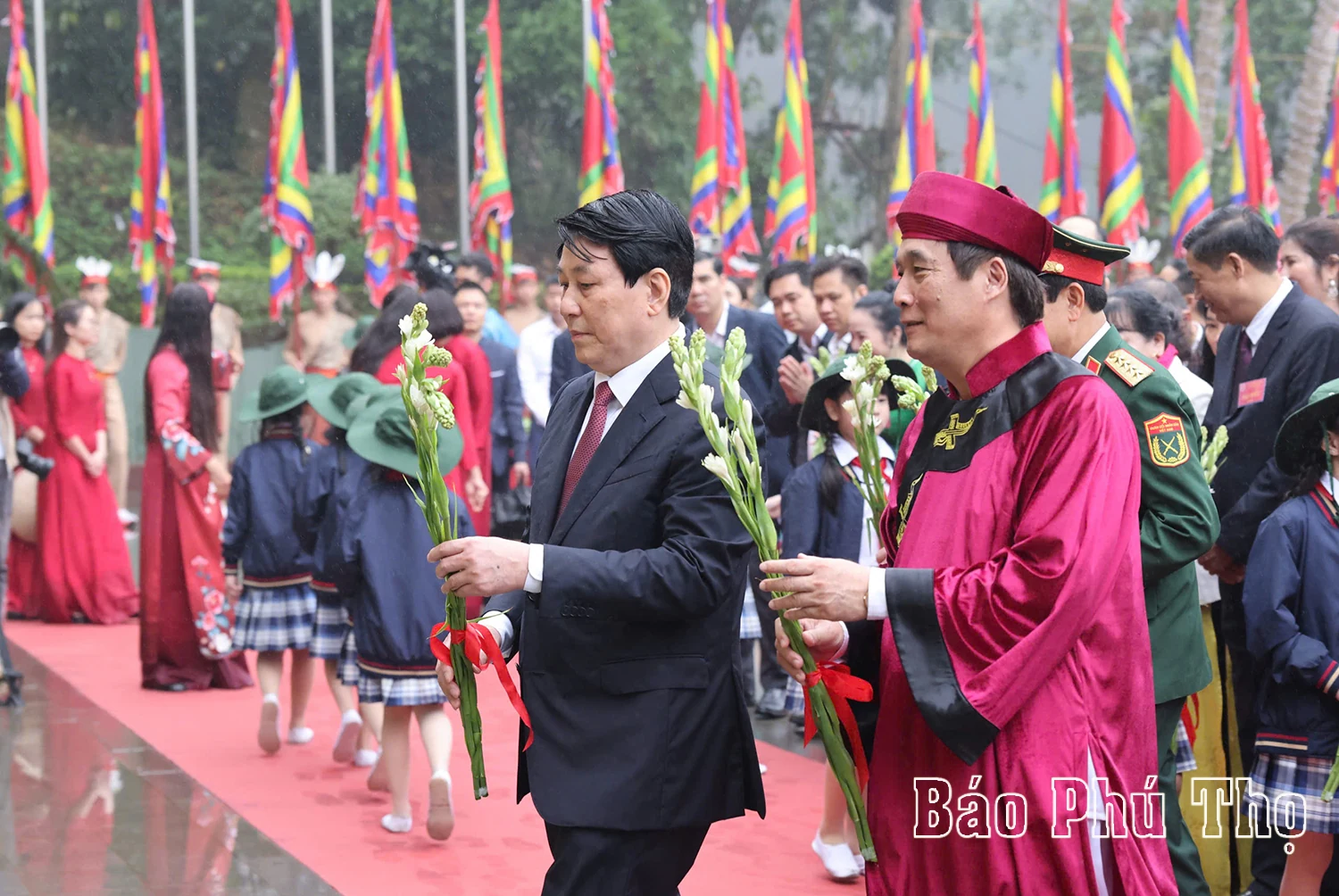 Chủ tịch nước Lương Cường dâng hương tưởng niệm các Vua Hùng