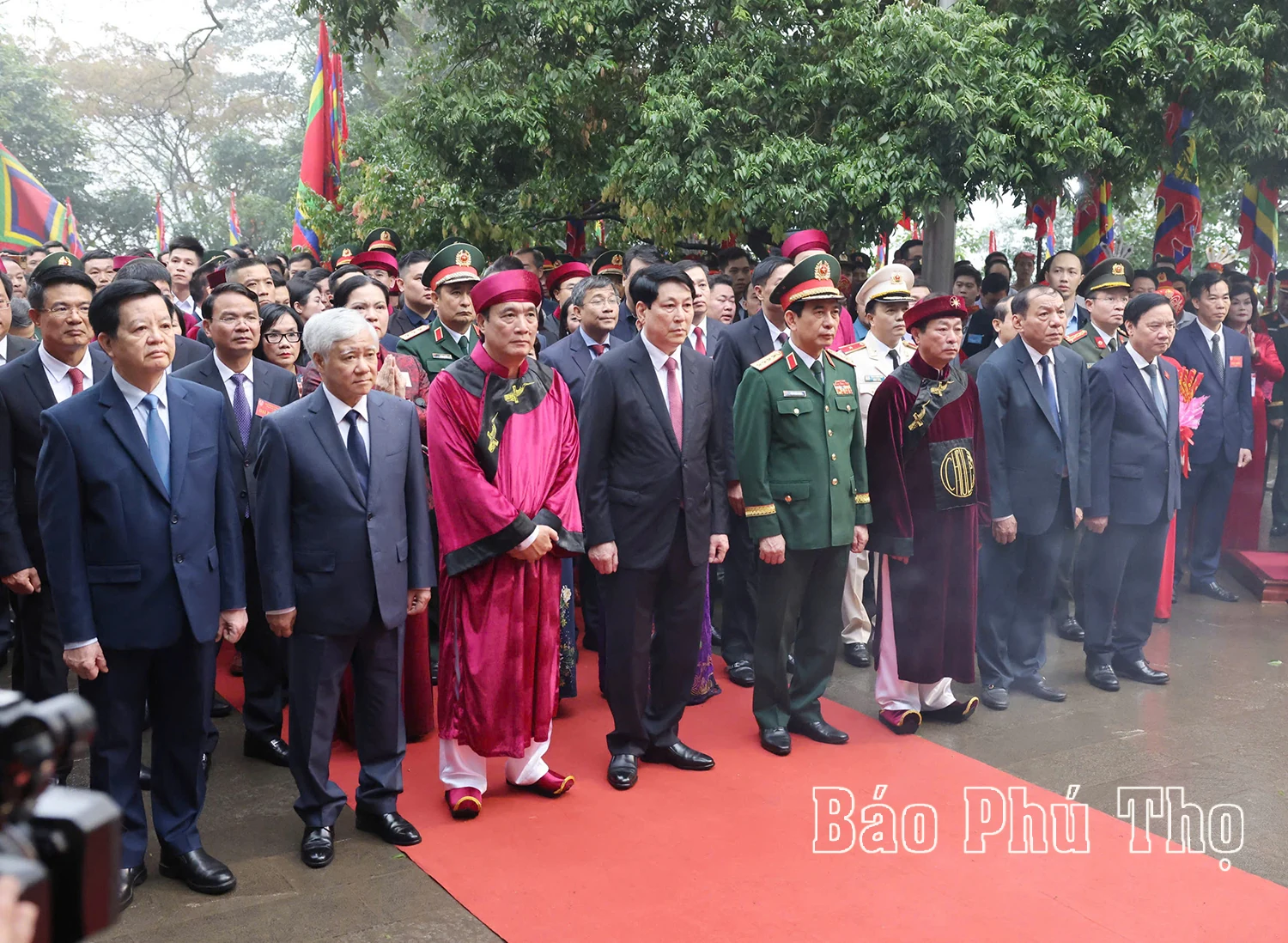 Chủ tịch nước Lương Cường dâng hương tưởng niệm các Vua Hùng