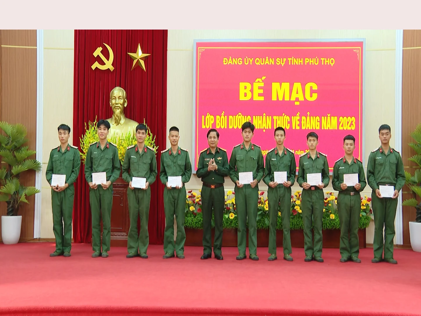 Quan tâm phát triển đảng viên mới là chiến sĩ nghĩa vụ