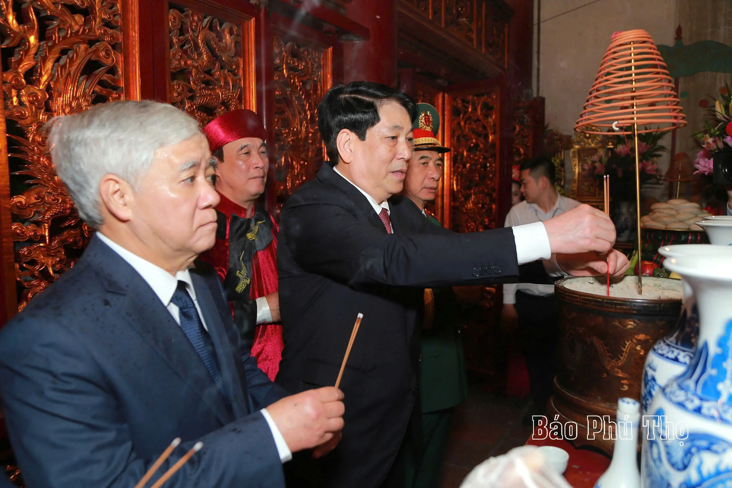 Chủ tịch nước Lương Cường dâng hương tưởng niệm các Vua Hùng