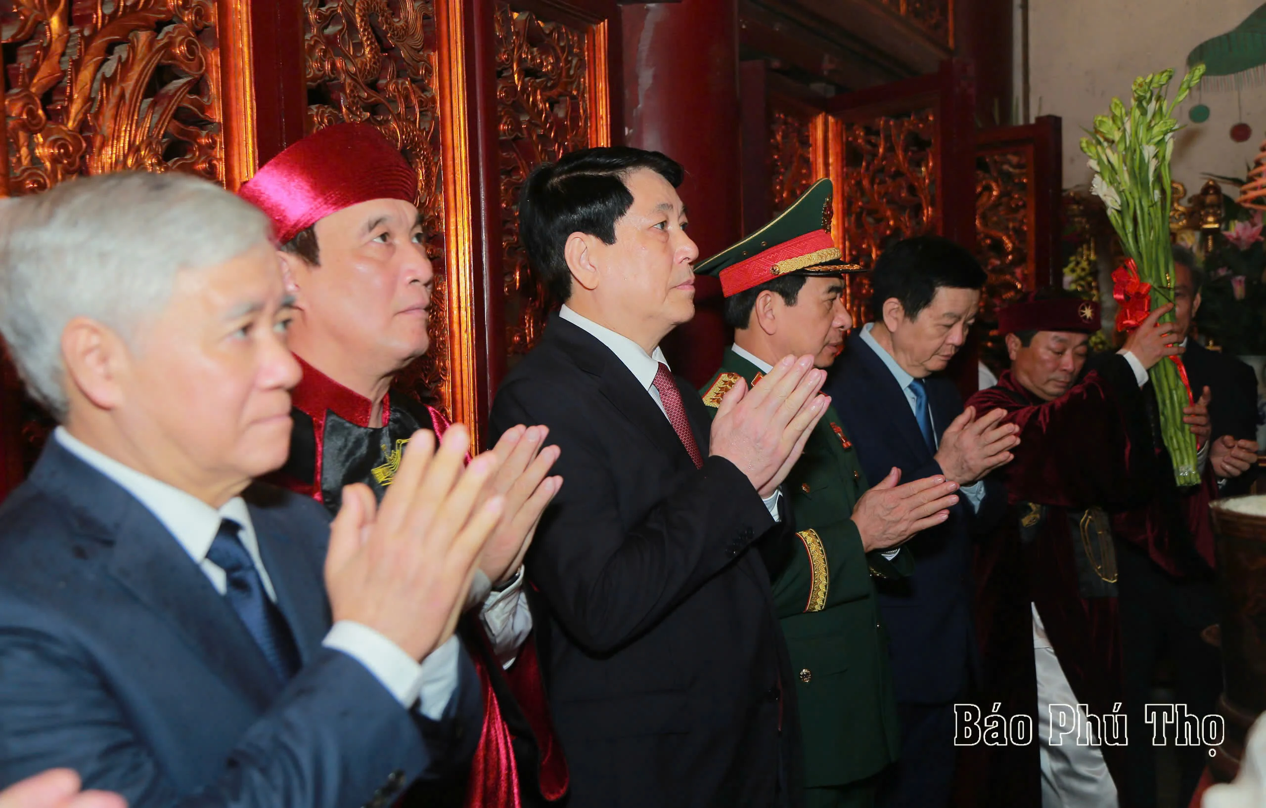 Chủ tịch nước Lương Cường dâng hương tưởng niệm các Vua Hùng