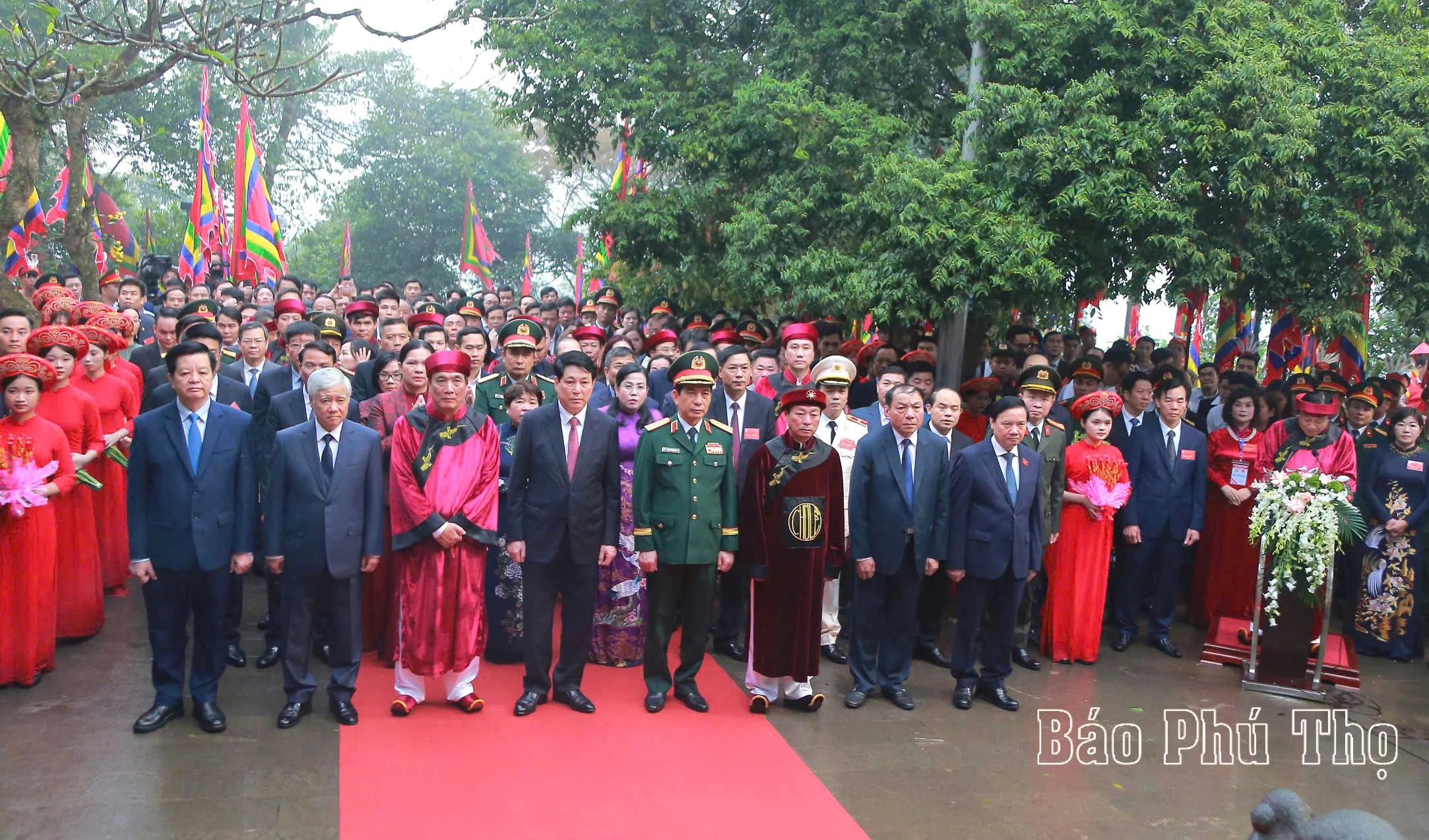 Chủ tịch nước Lương Cường dâng hương tưởng niệm các Vua Hùng