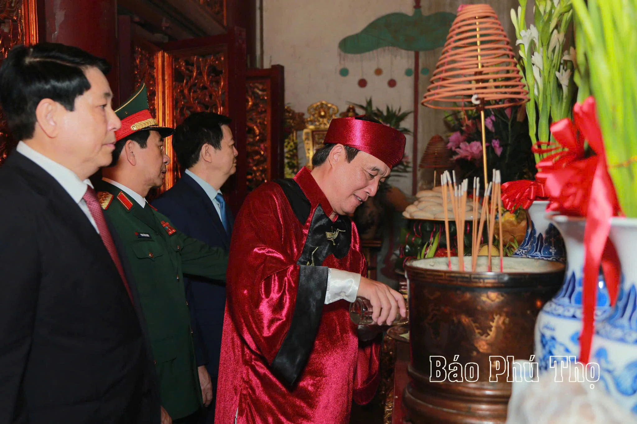 Chủ tịch nước Lương Cường dâng hương tưởng niệm các Vua Hùng