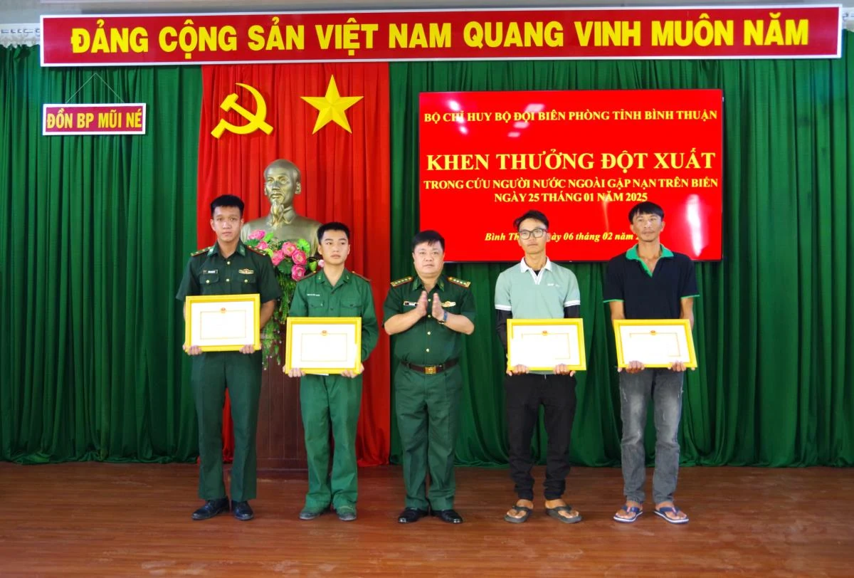 Tỏa sáng phẩm chất “Bộ đội Cụ Hồ” sẵn sàng cứu người bị nạn giữa trùng khơi